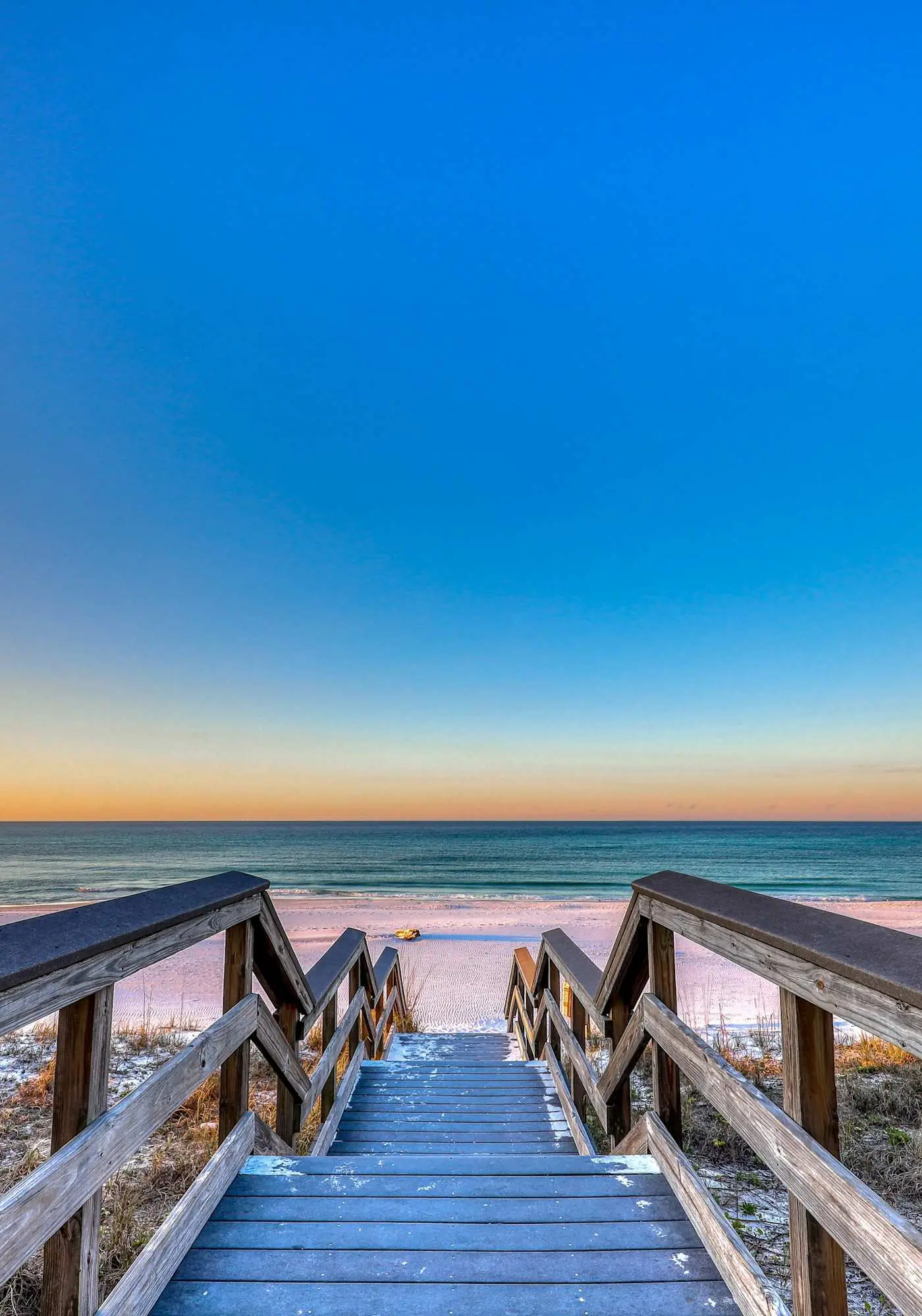 Stylish condo with gulf views, pool and gym!