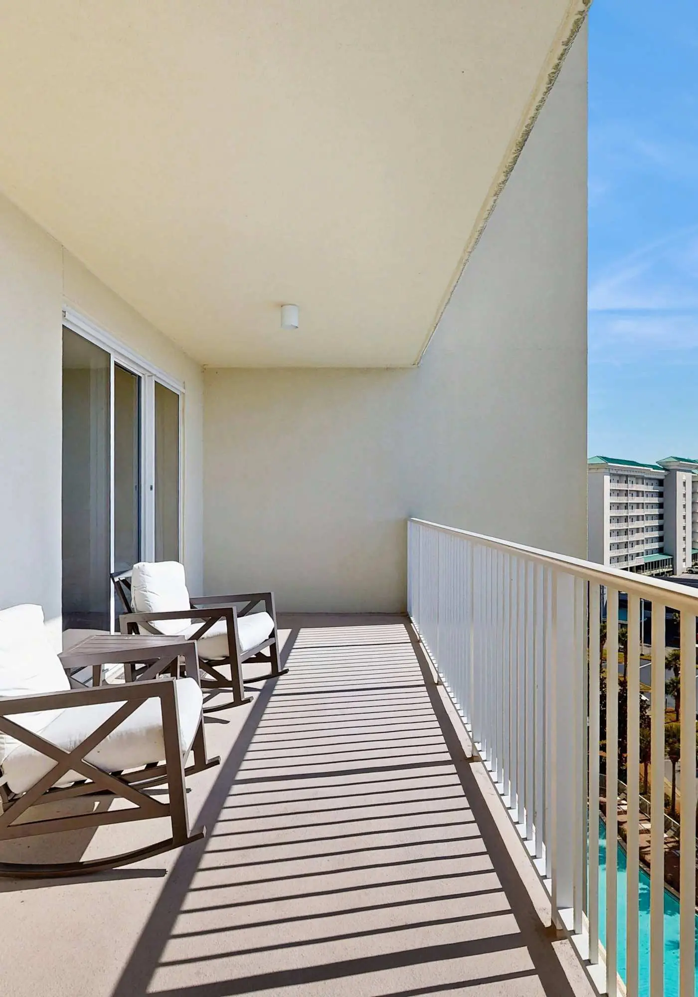 Stylish condo with gulf views, pool and gym!