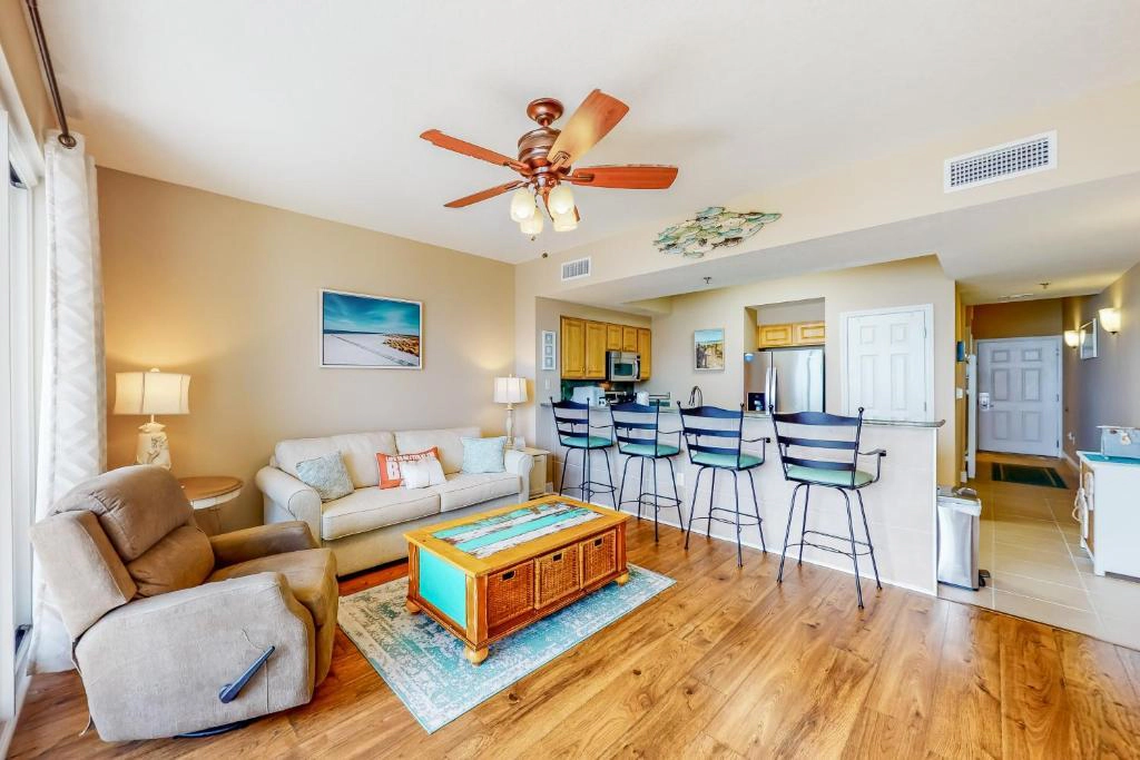 Spacious condo with gulf views, Gym, Shopping