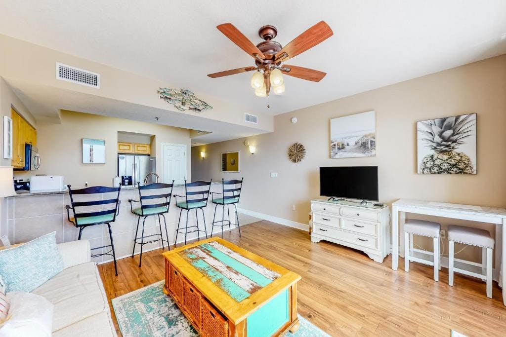 Spacious condo with gulf views, Gym, Shopping