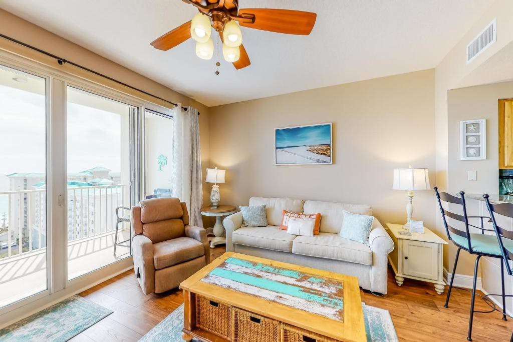 Spacious condo with gulf views, Gym, Shopping