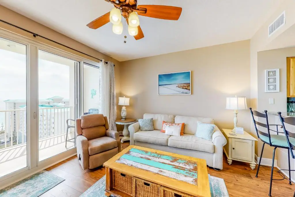 Spacious condo with gulf views, Gym, Shopping
