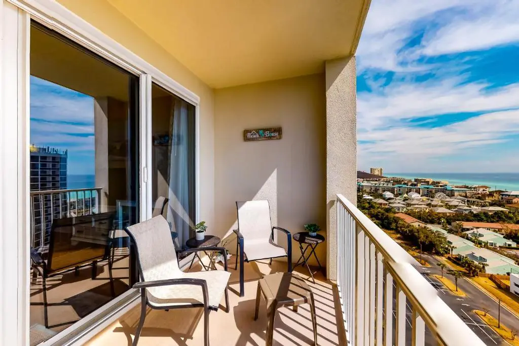 Spacious condo with gulf views, Gym, Shopping