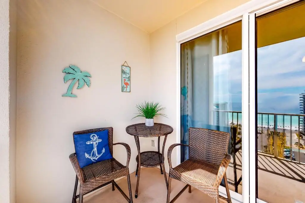 Spacious condo with gulf views, Gym, Shopping