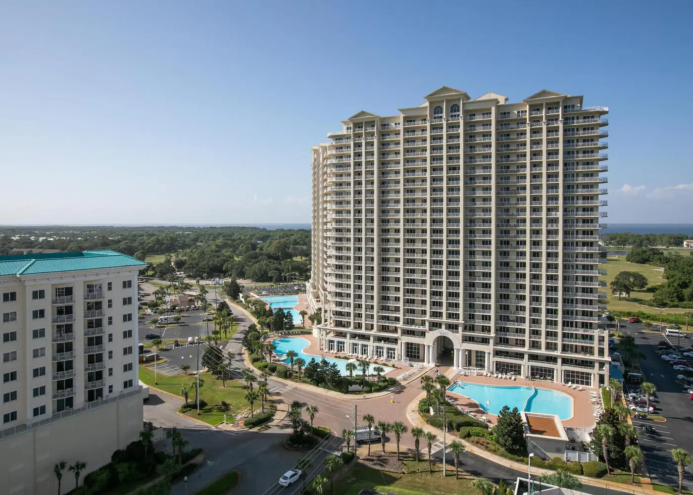 Spacious condo with gulf views, Gym, Shopping