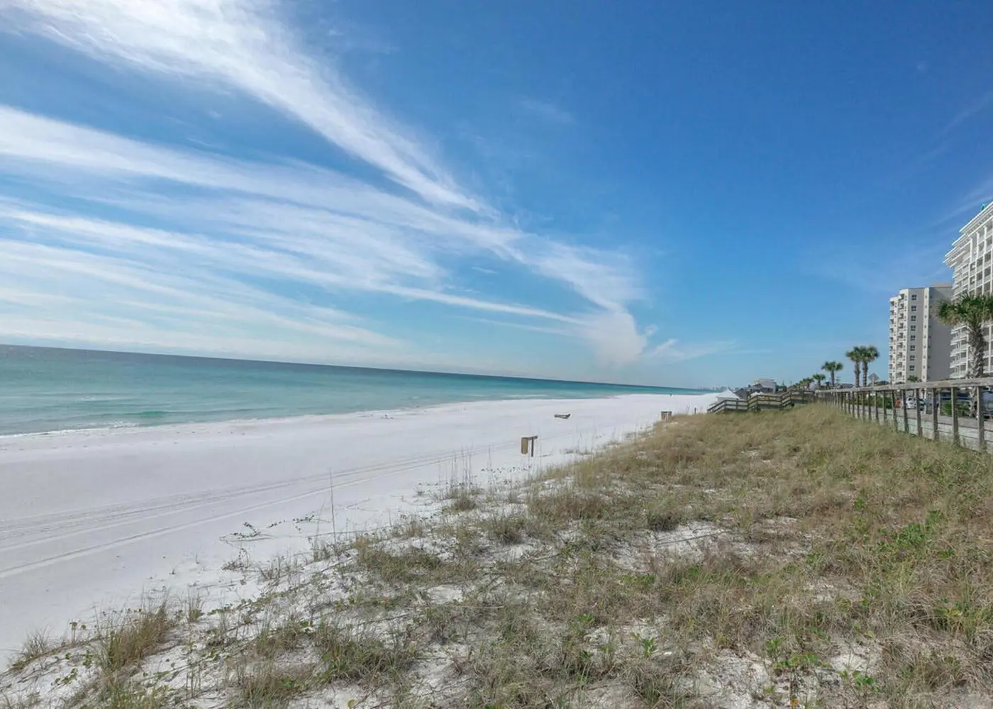 Spacious condo with gulf views, Gym, Shopping