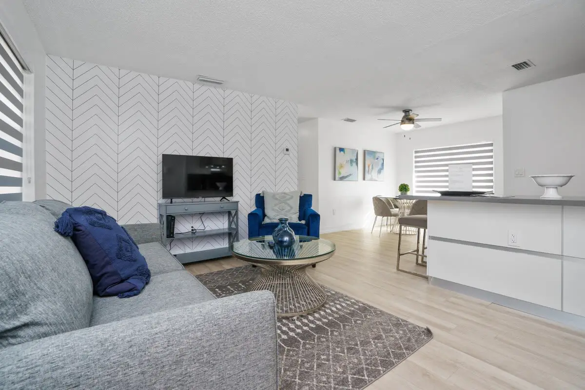 Cozy Blue Door Duplex, Central in Cutler Bay