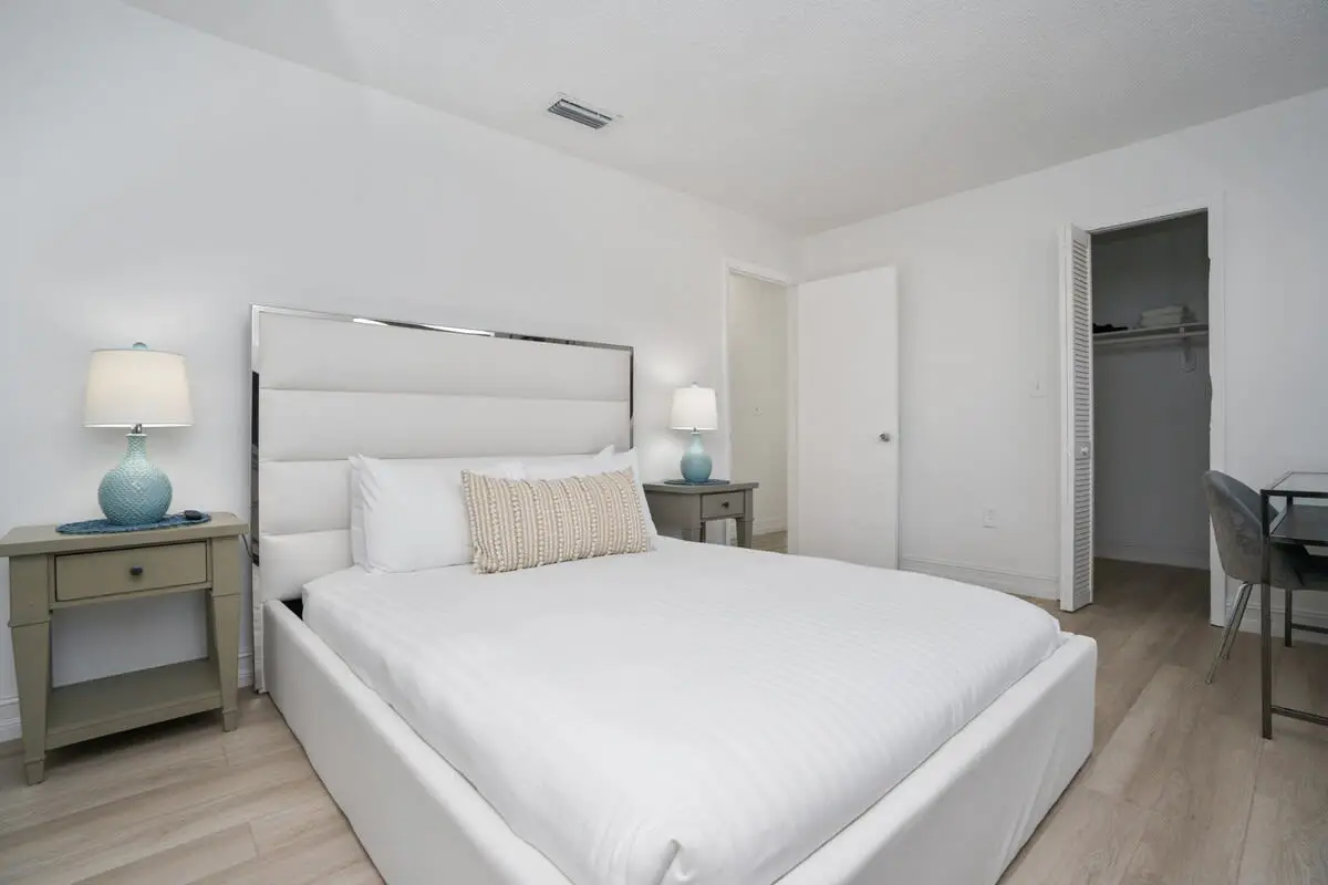 Cozy Blue Door Duplex, Central in Cutler Bay