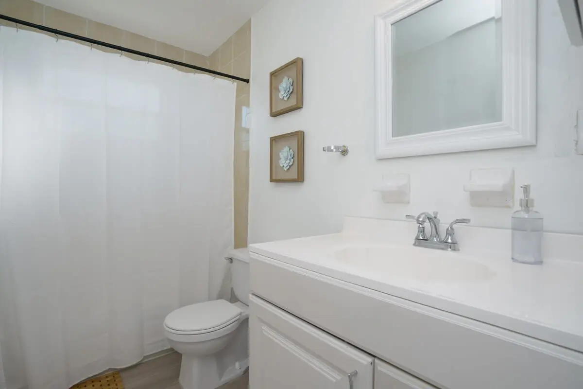 Cozy Blue Door Duplex, Central in Cutler Bay