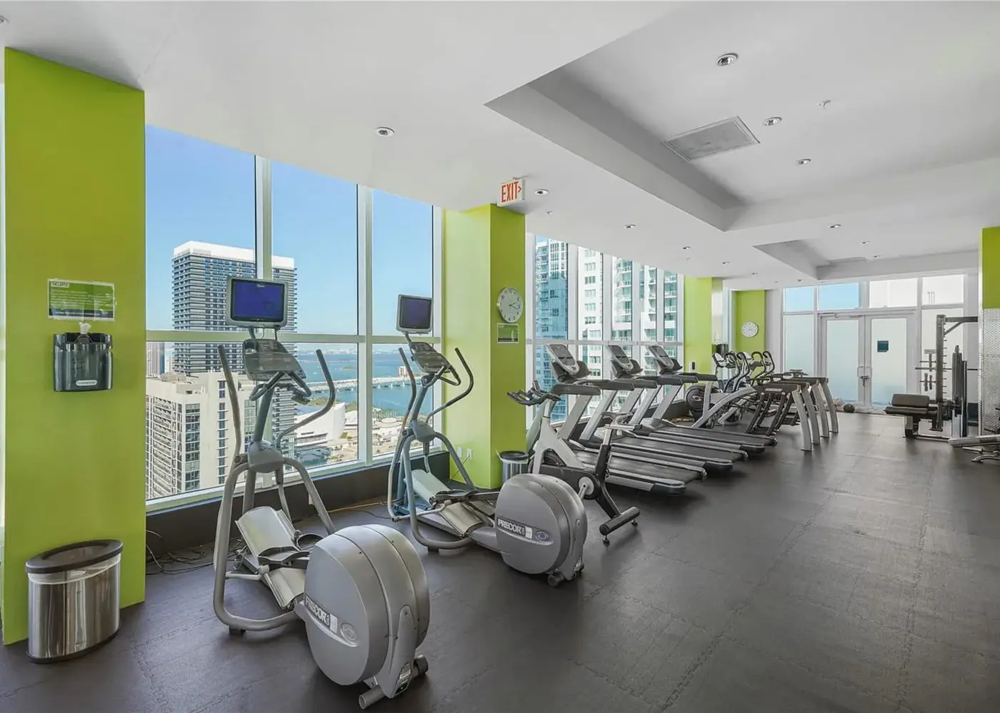 Center Stage, Chic, Downtown Miami 1 Block to Bay