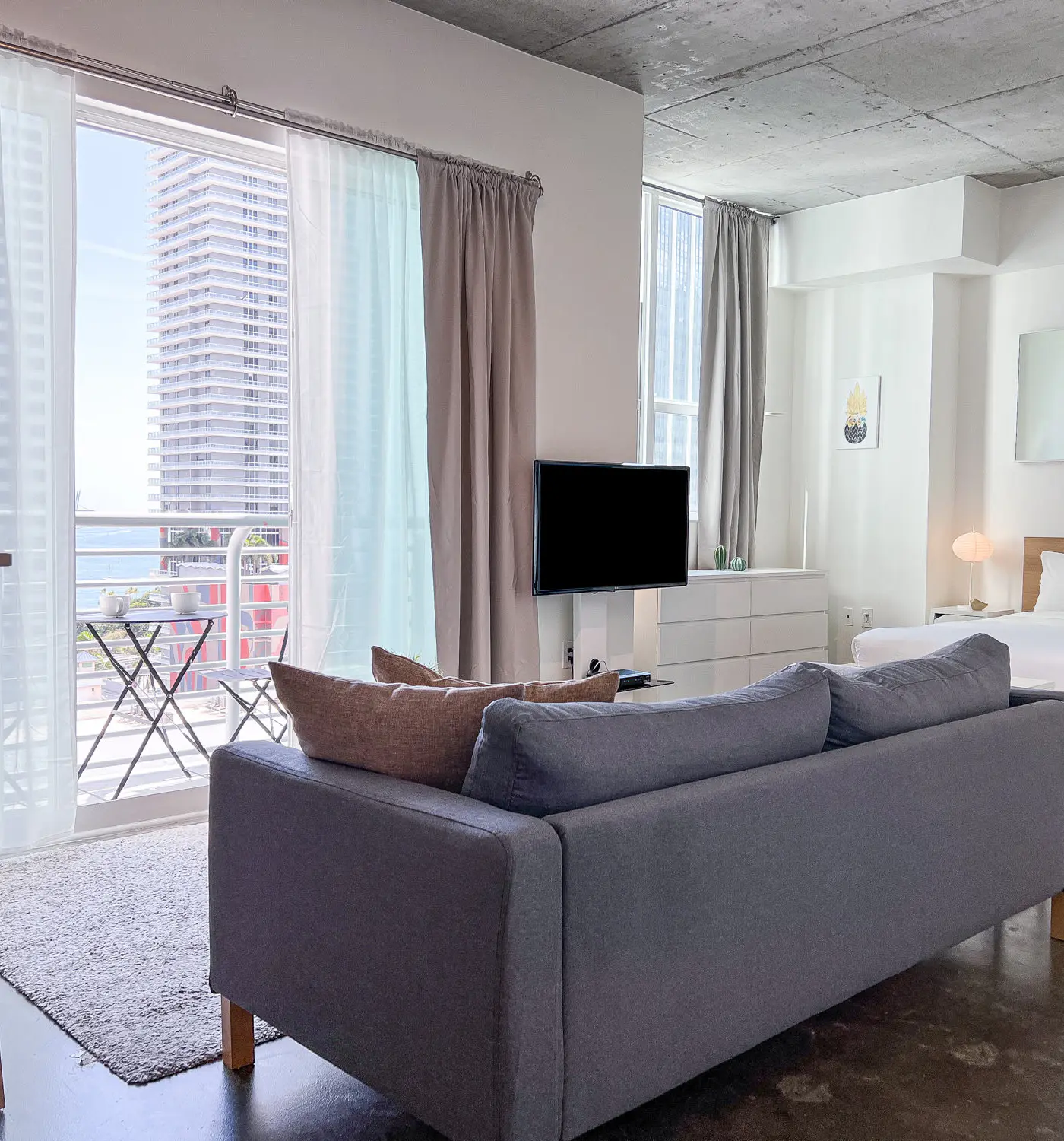 Center Stage, Chic, Downtown Miami 1 Block to Bay