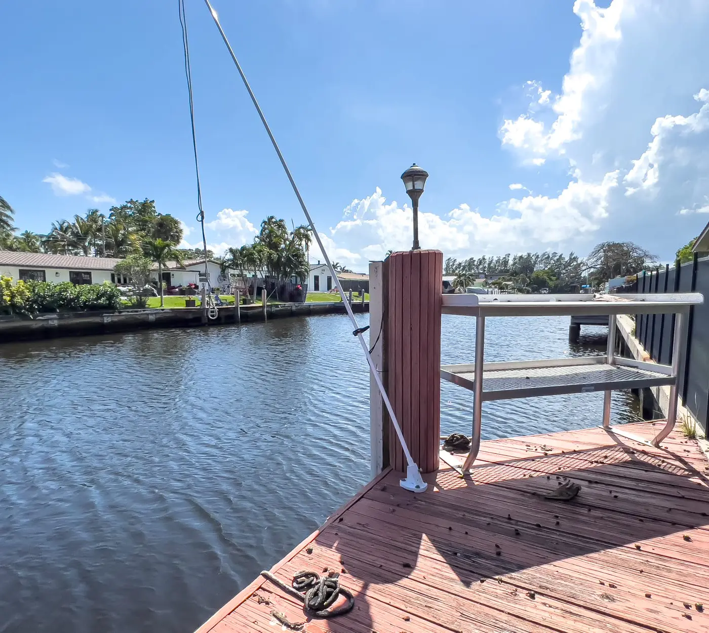 Dockside Daydreams, Cozy, Canal Front with Pool