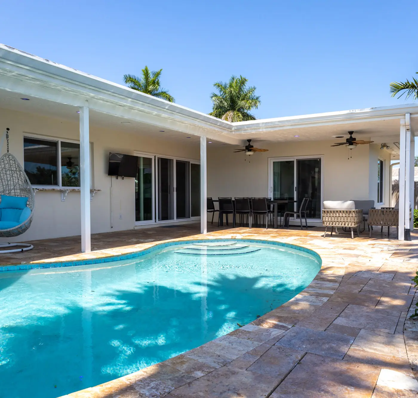 Dockside Daydreams, Cozy, Canal Front with Pool