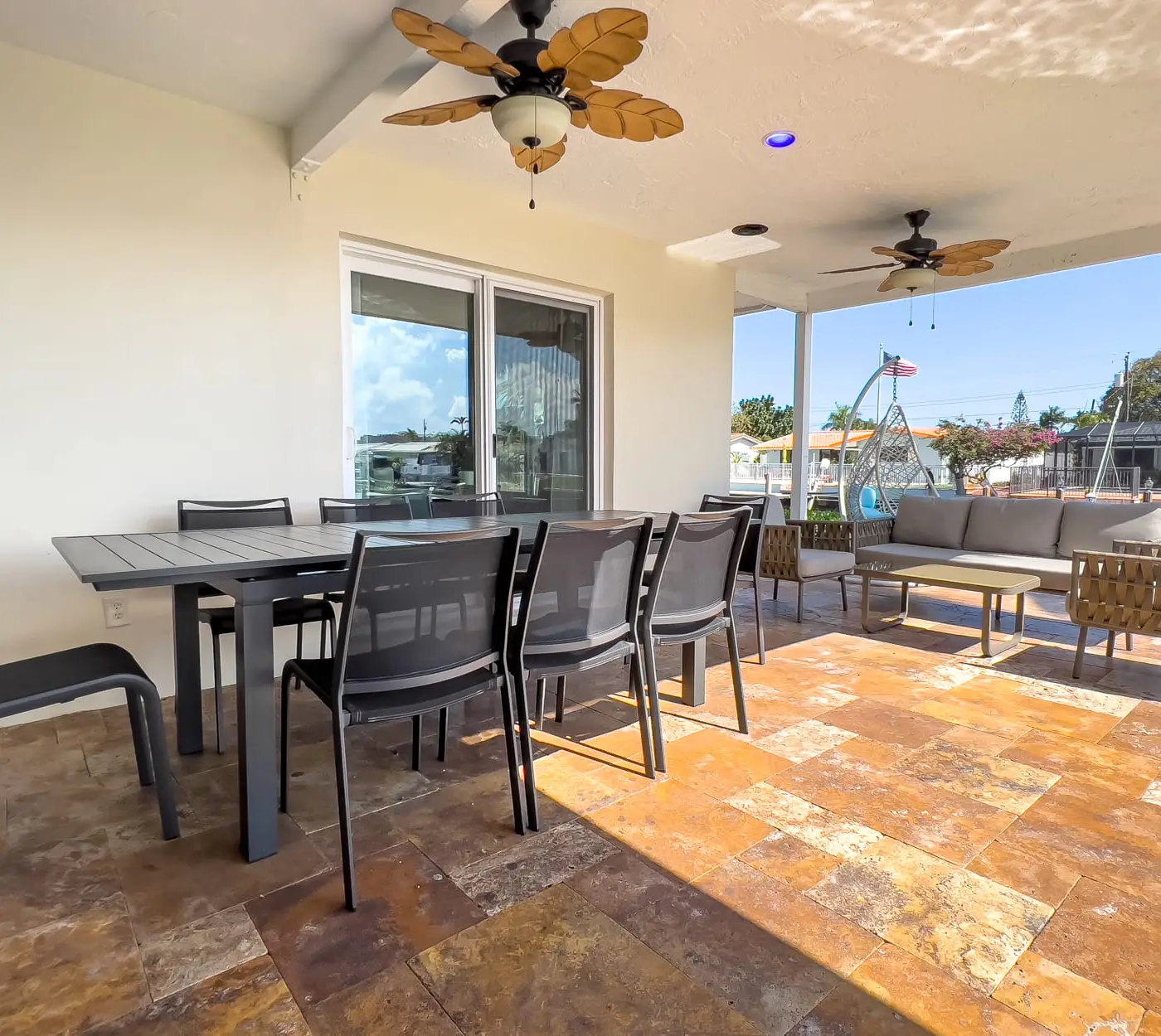 Dockside Daydreams, Cozy, Canal Front with Pool