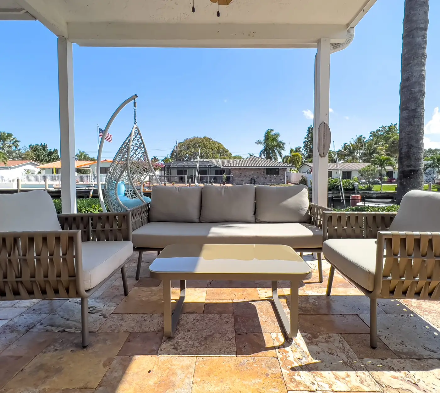 Dockside Daydreams, Cozy, Canal Front with Pool