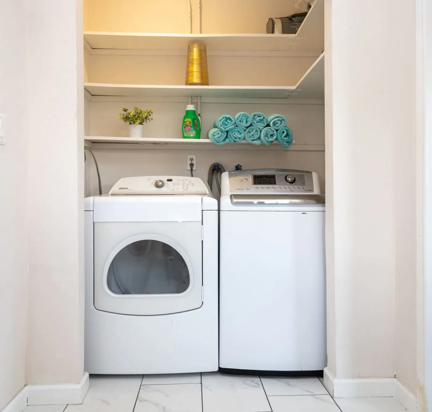 Dockside Daydreams, Cozy, Canal Front with Pool