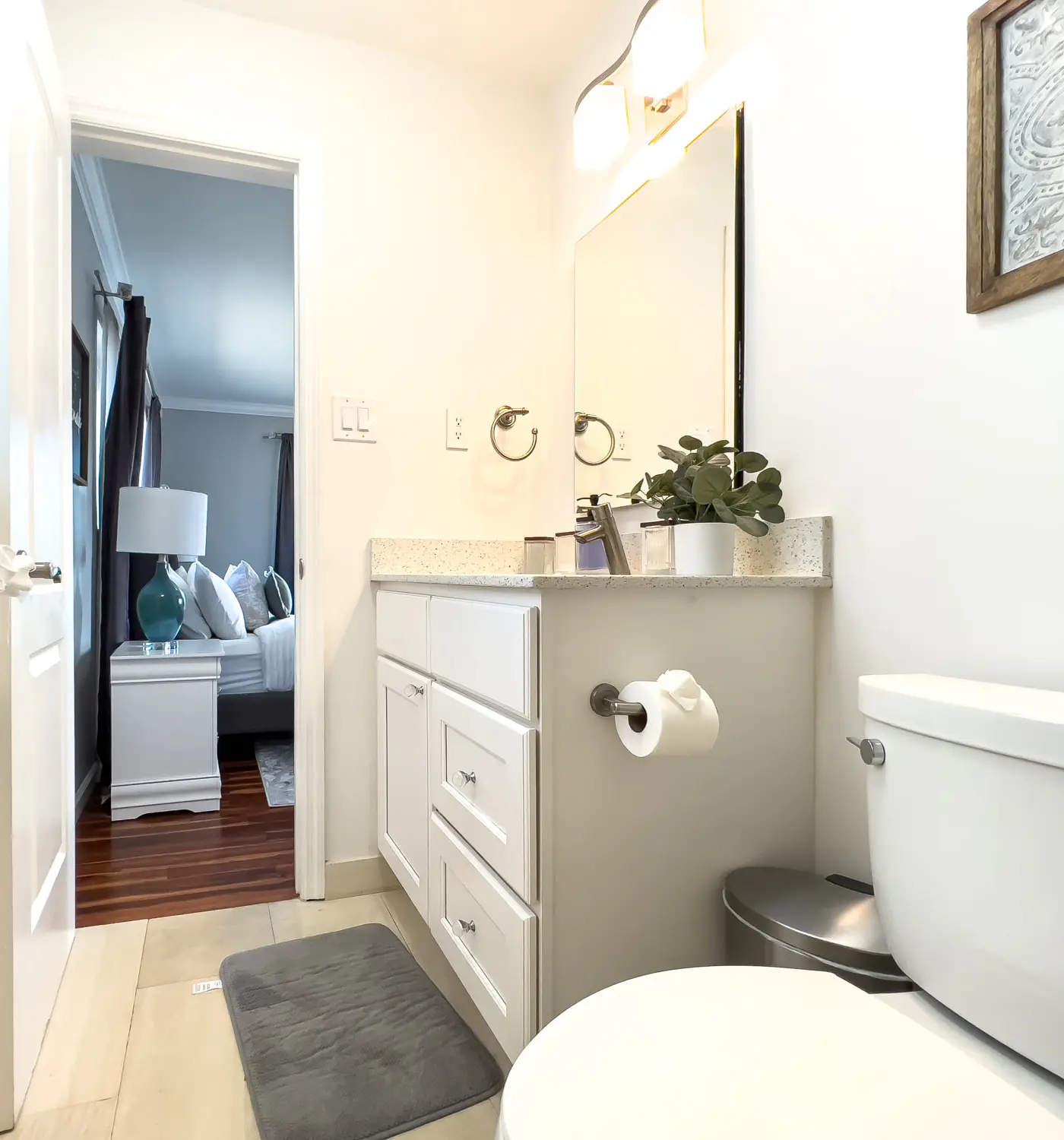 Dockside Daydreams, Cozy, Canal Front with Pool