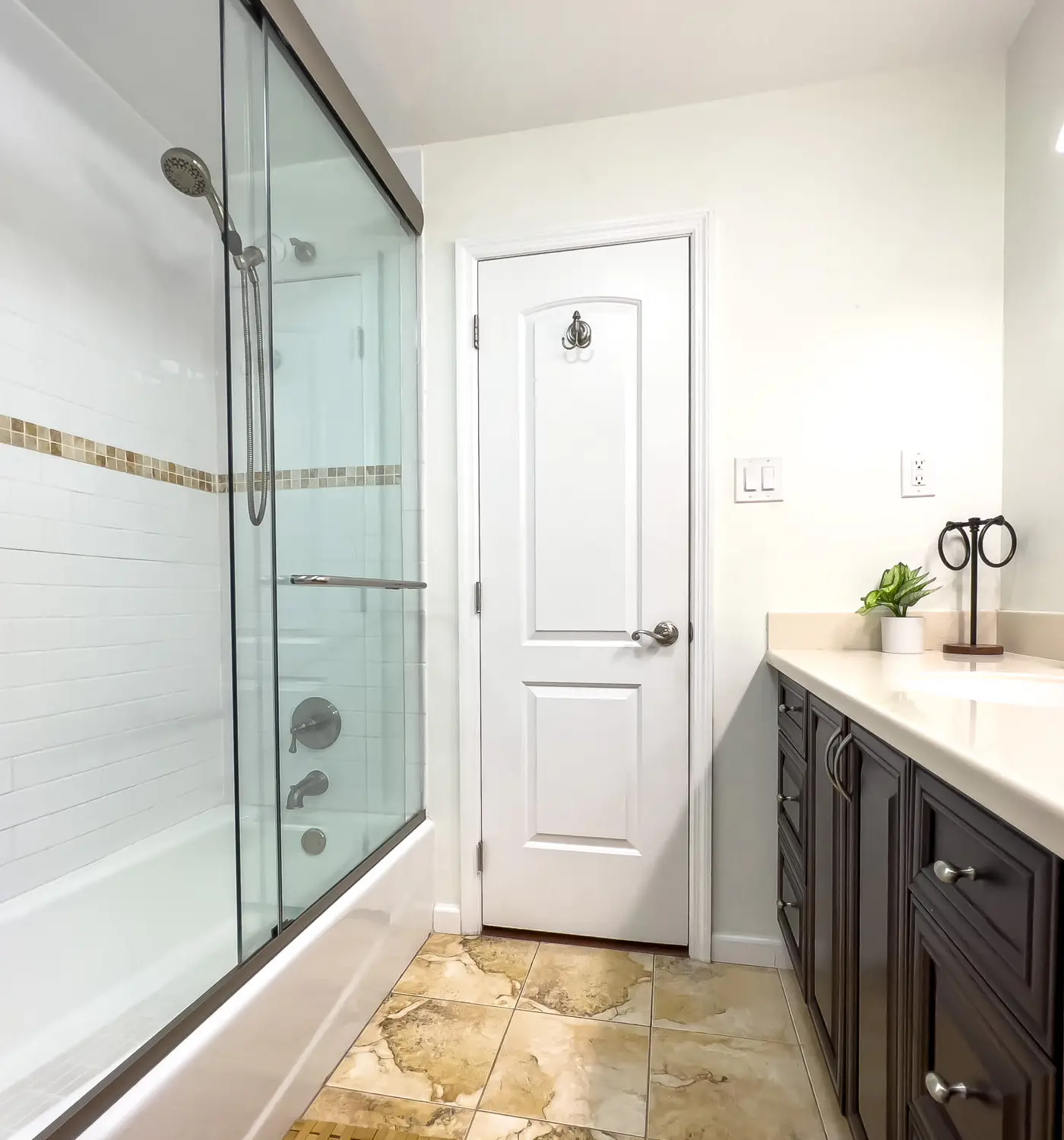 Dockside Daydreams, Cozy, Canal Front with Pool