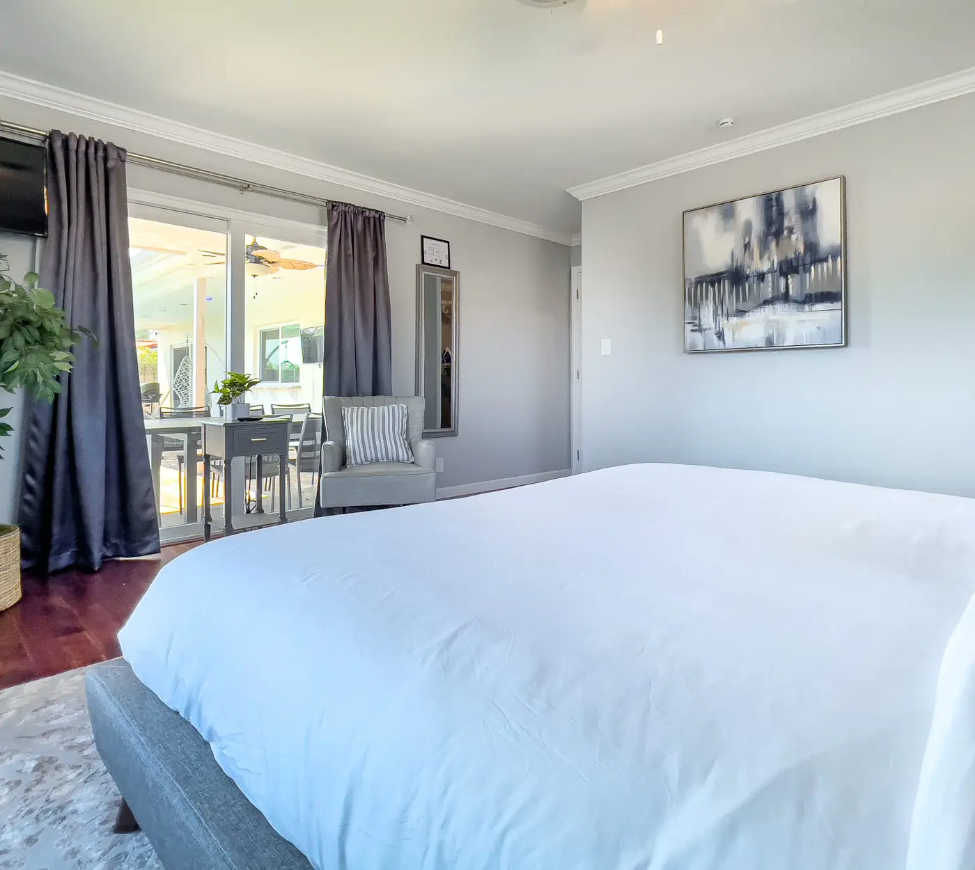 Dockside Daydreams, Cozy, Canal Front with Pool