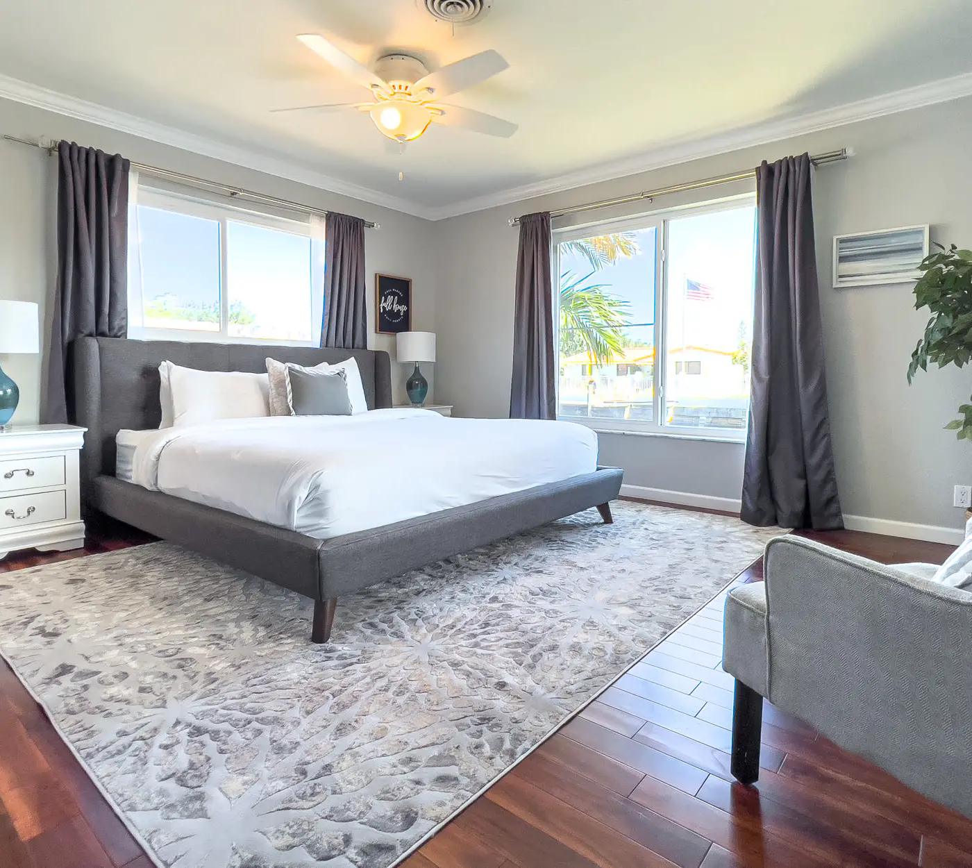 Dockside Daydreams, Cozy, Canal Front with Pool