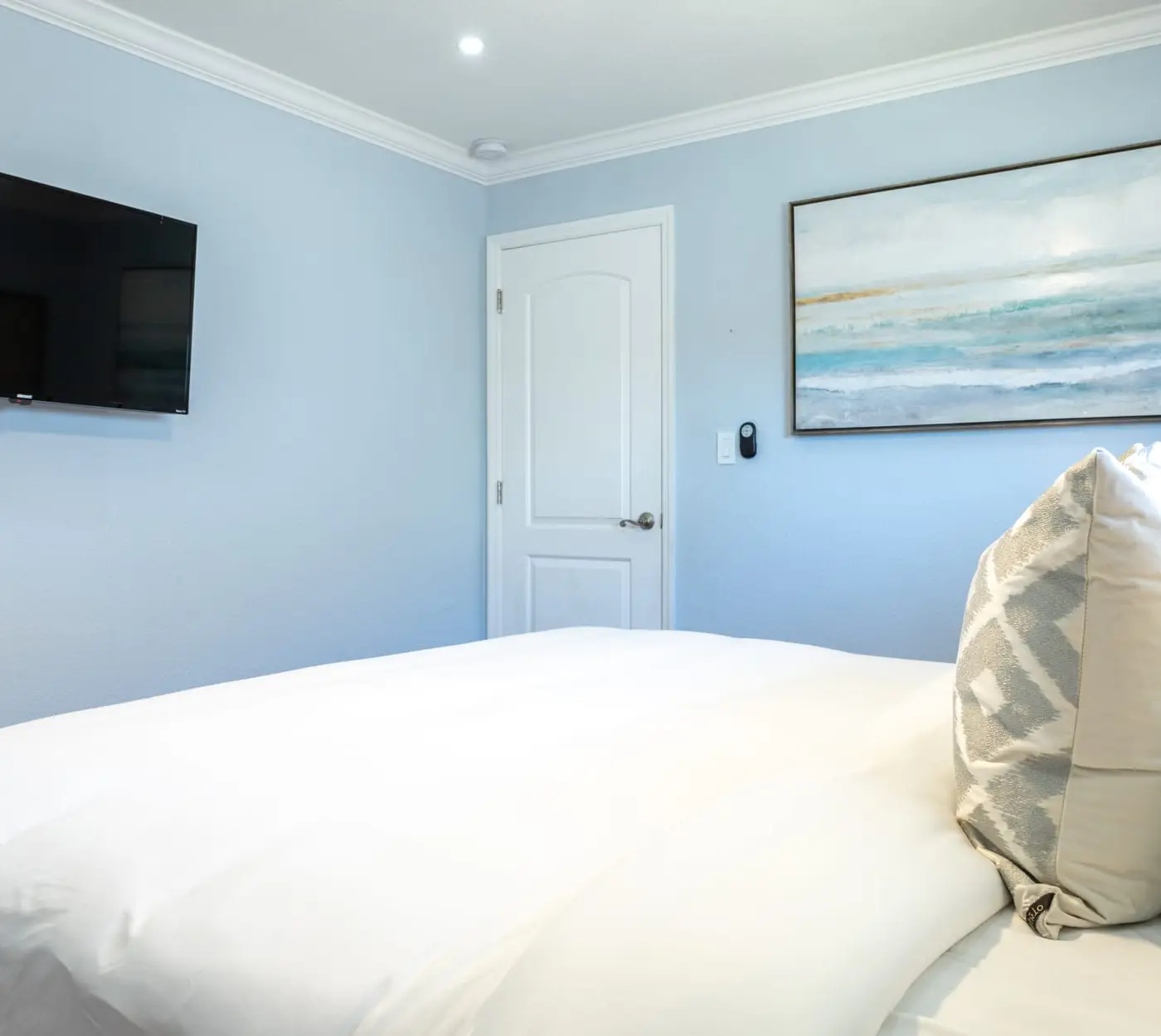 Dockside Daydreams, Cozy, Canal Front with Pool