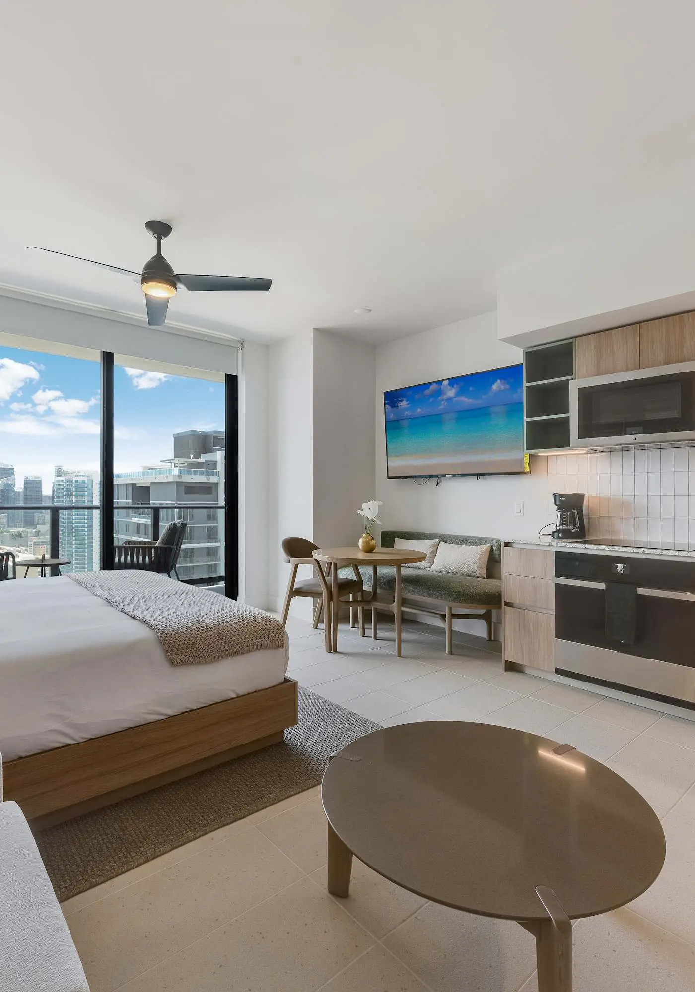 Bellini Breeze - Cozy, Central Miami, Pool and Gym