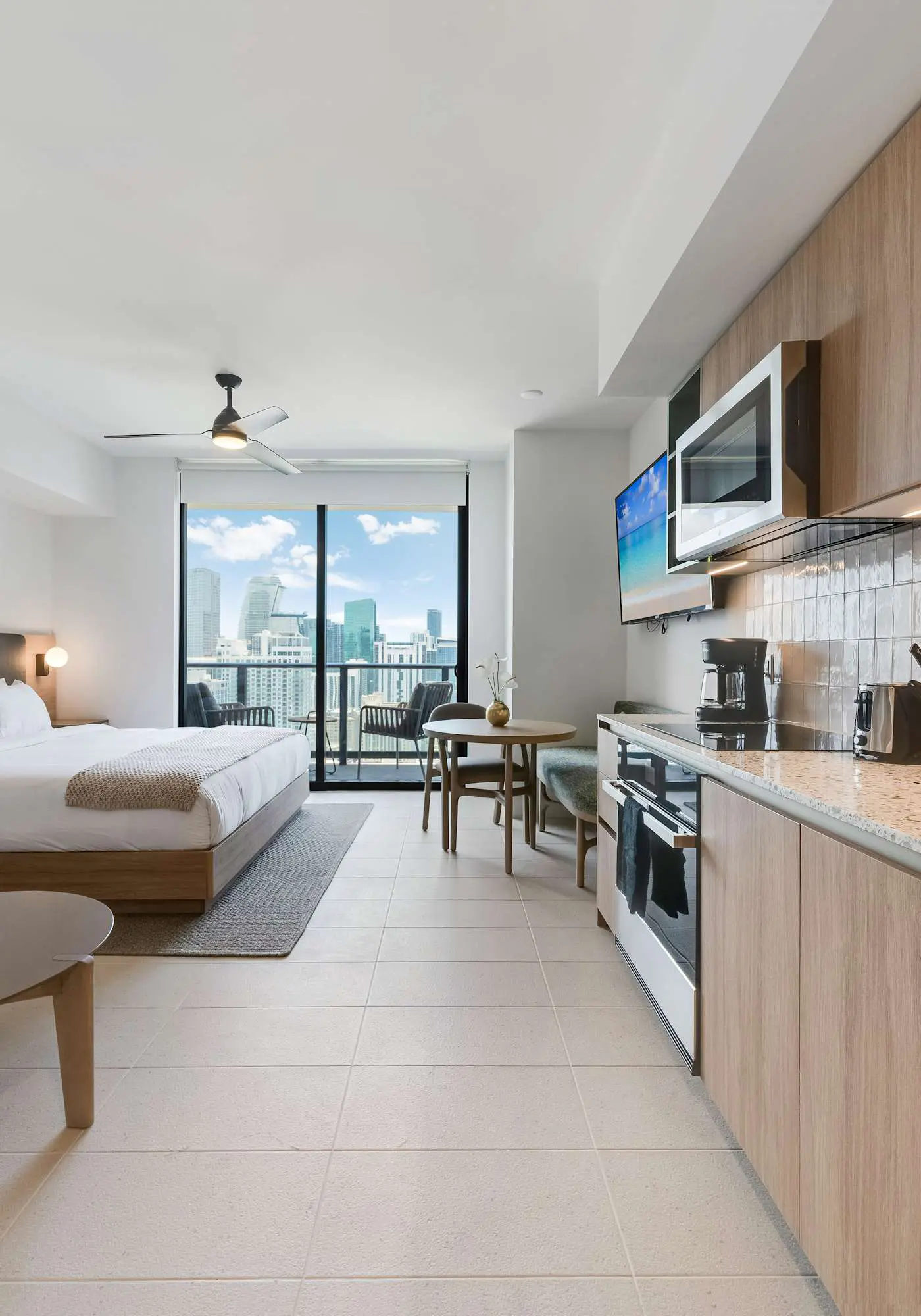 Bellini Breeze - Cozy, Central Miami, Pool and Gym