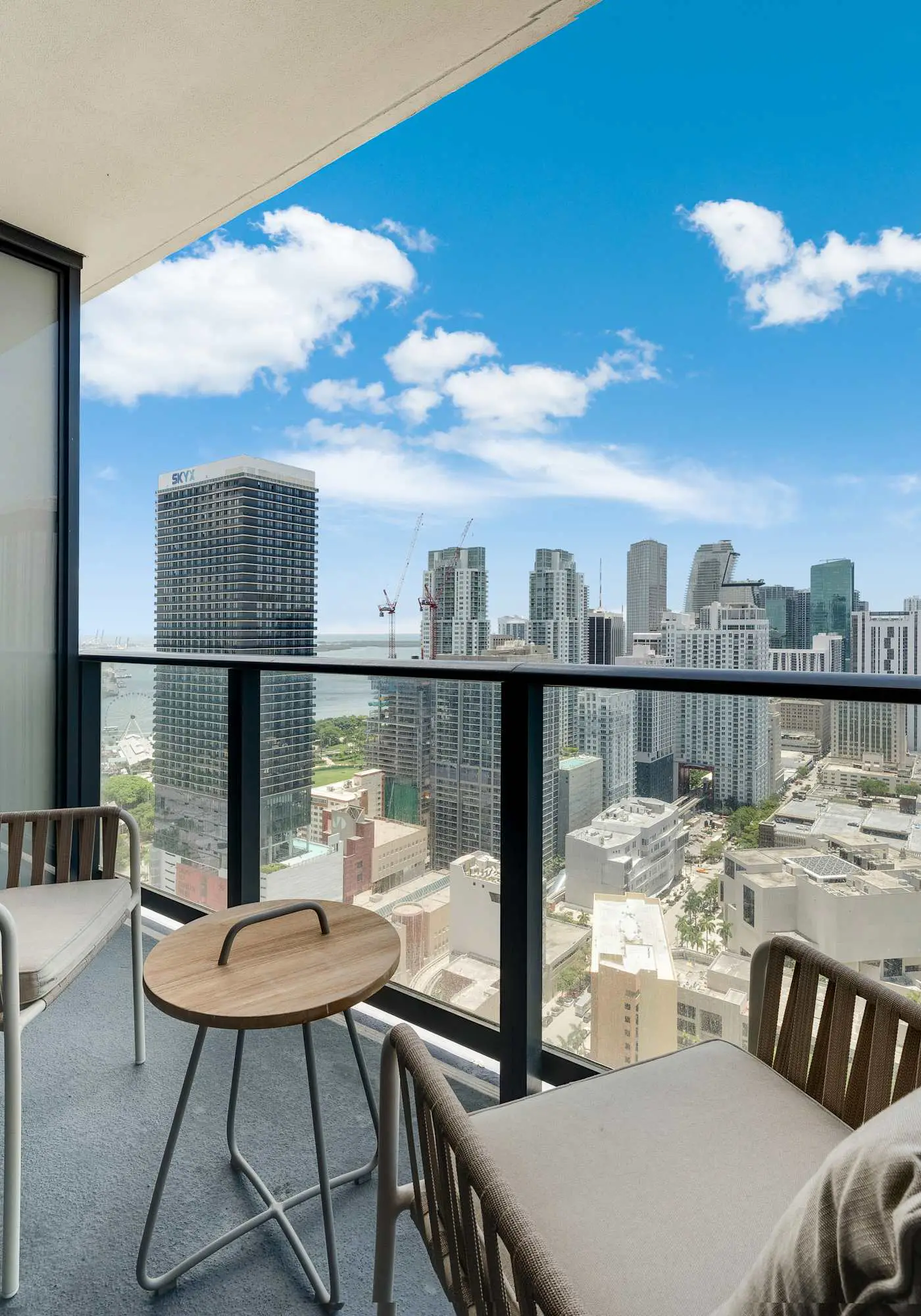 Bellini Breeze - Cozy, Central Miami, Pool and Gym