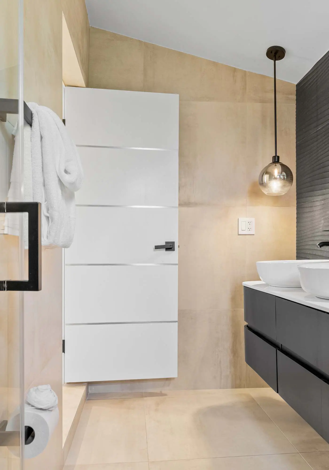 Casa Siesta, Modern, by Design District, Hot Tub