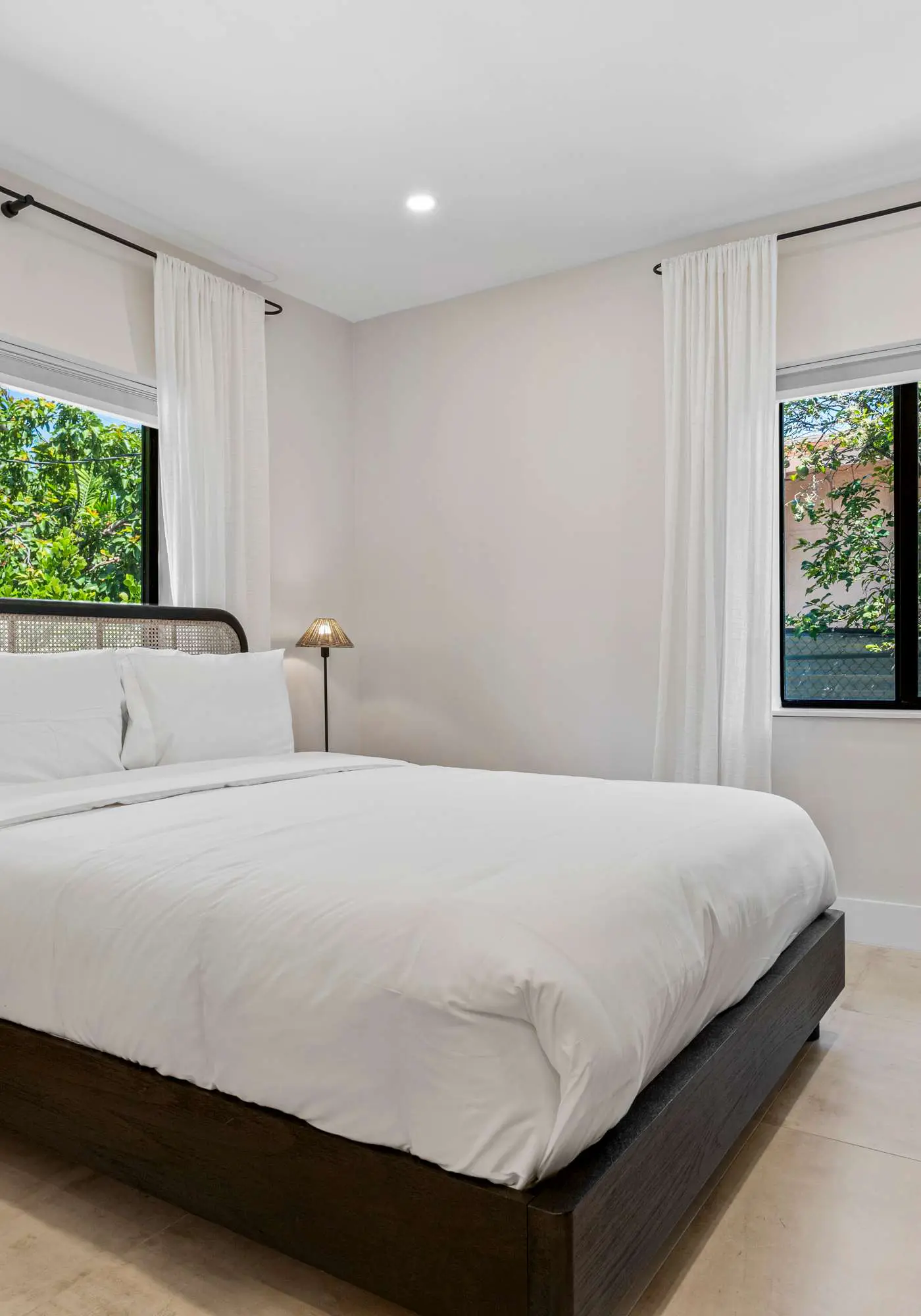 Casa Siesta, Modern, by Design District, Hot Tub