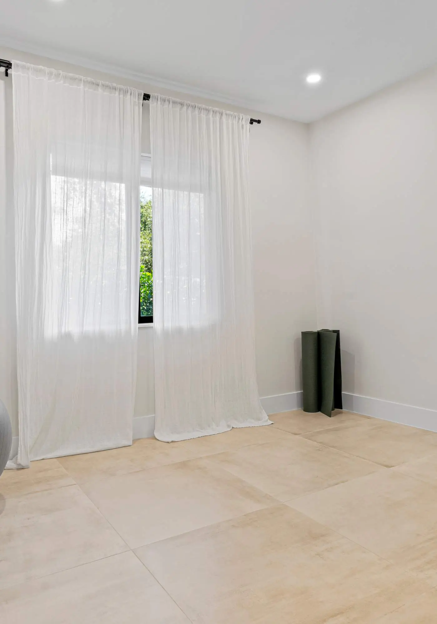 Casa Siesta, Modern, by Design District, Hot Tub