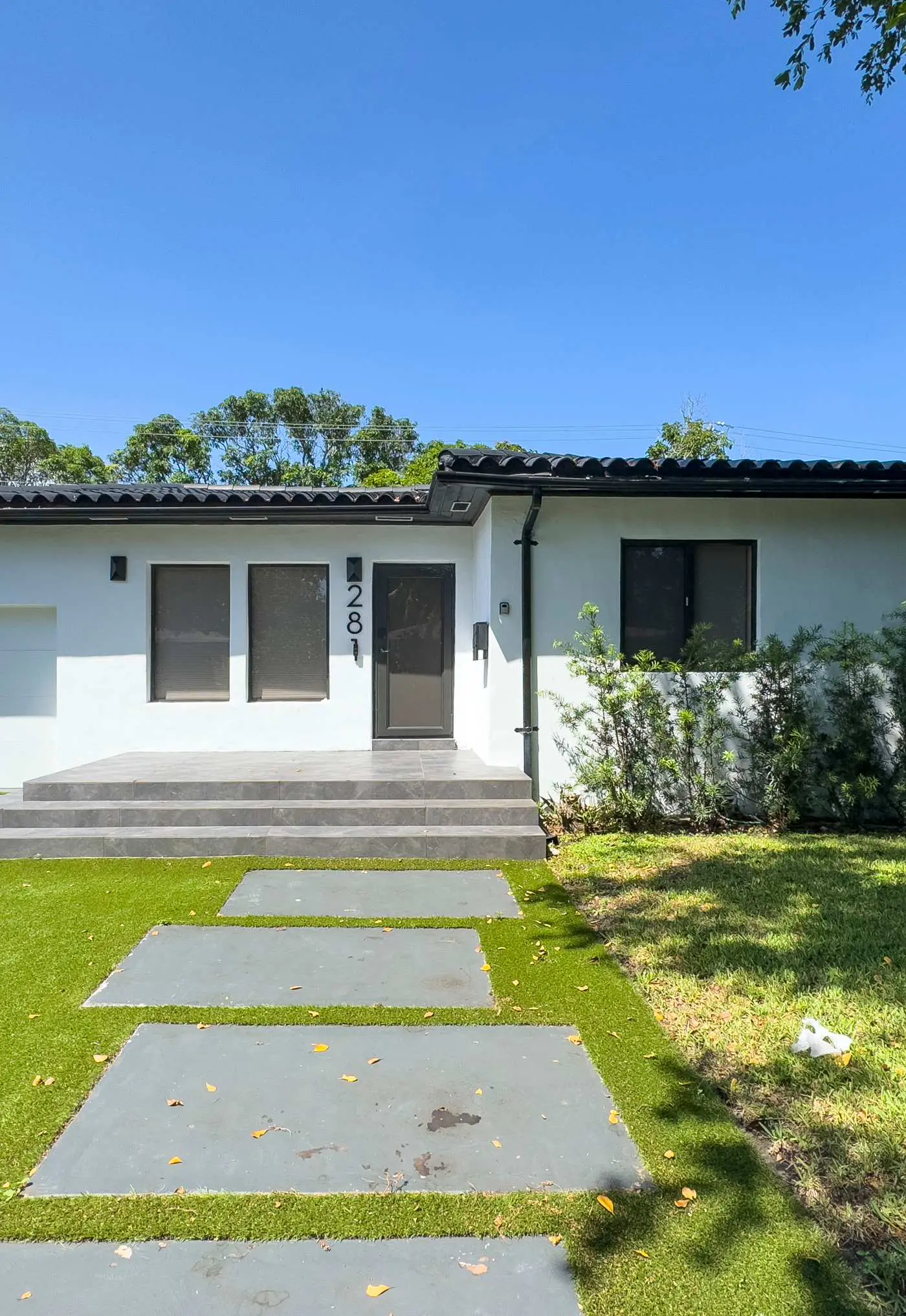 Casa Siesta, Modern, by Design District, Hot Tub