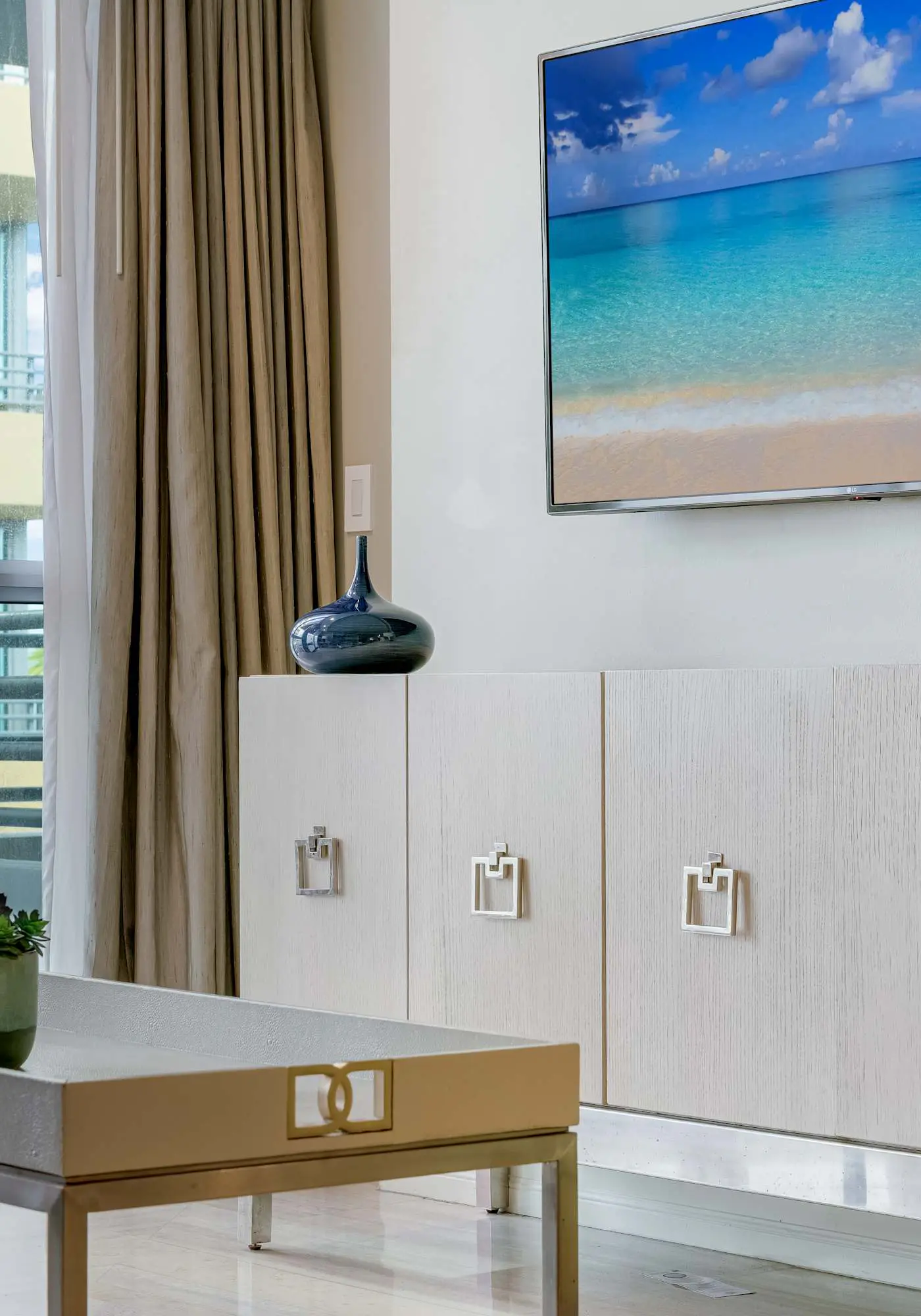 Oceanfront Retreat- South Beach, Pool, Amenities