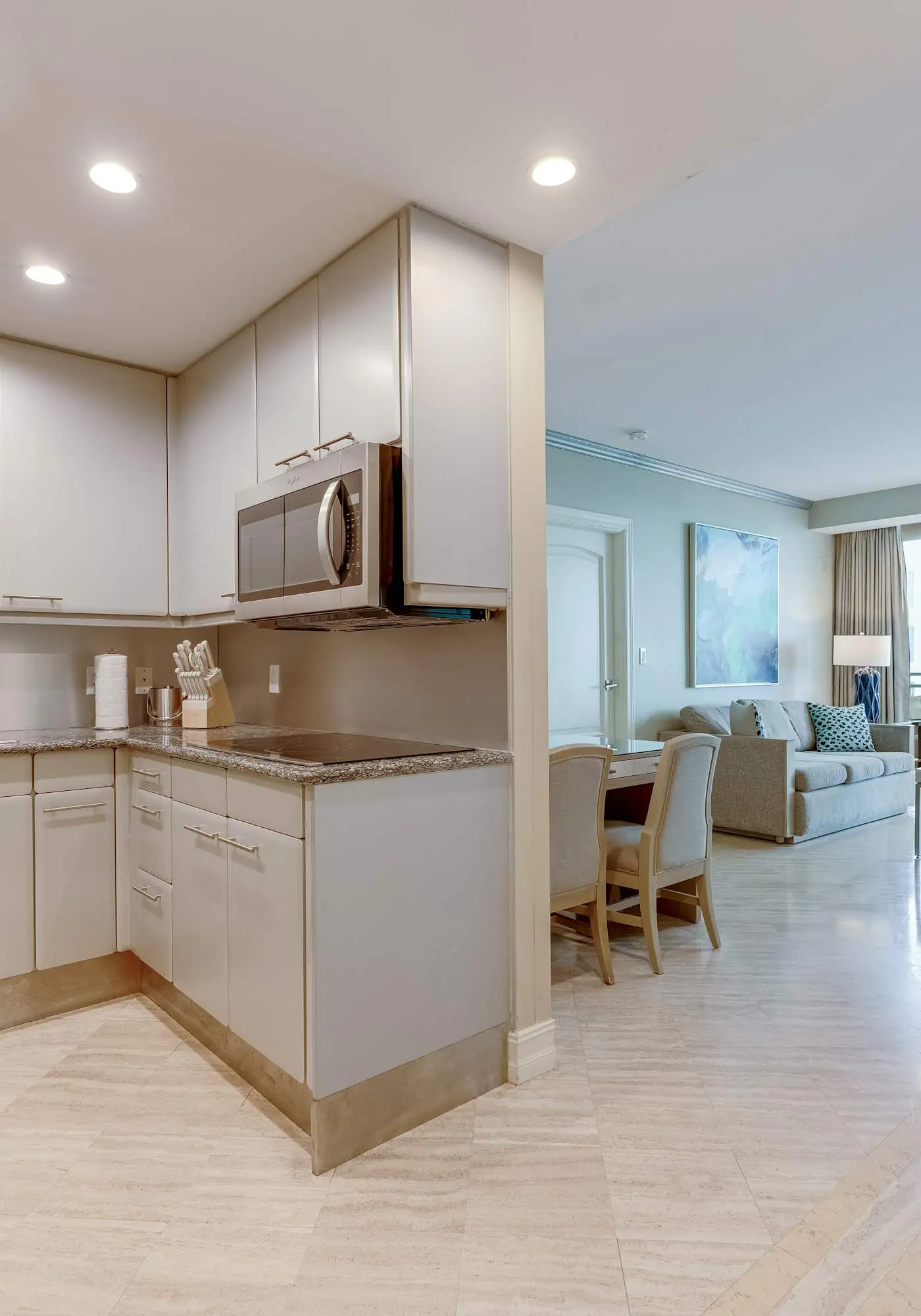 Oceanfront Retreat- South Beach, Pool, Amenities