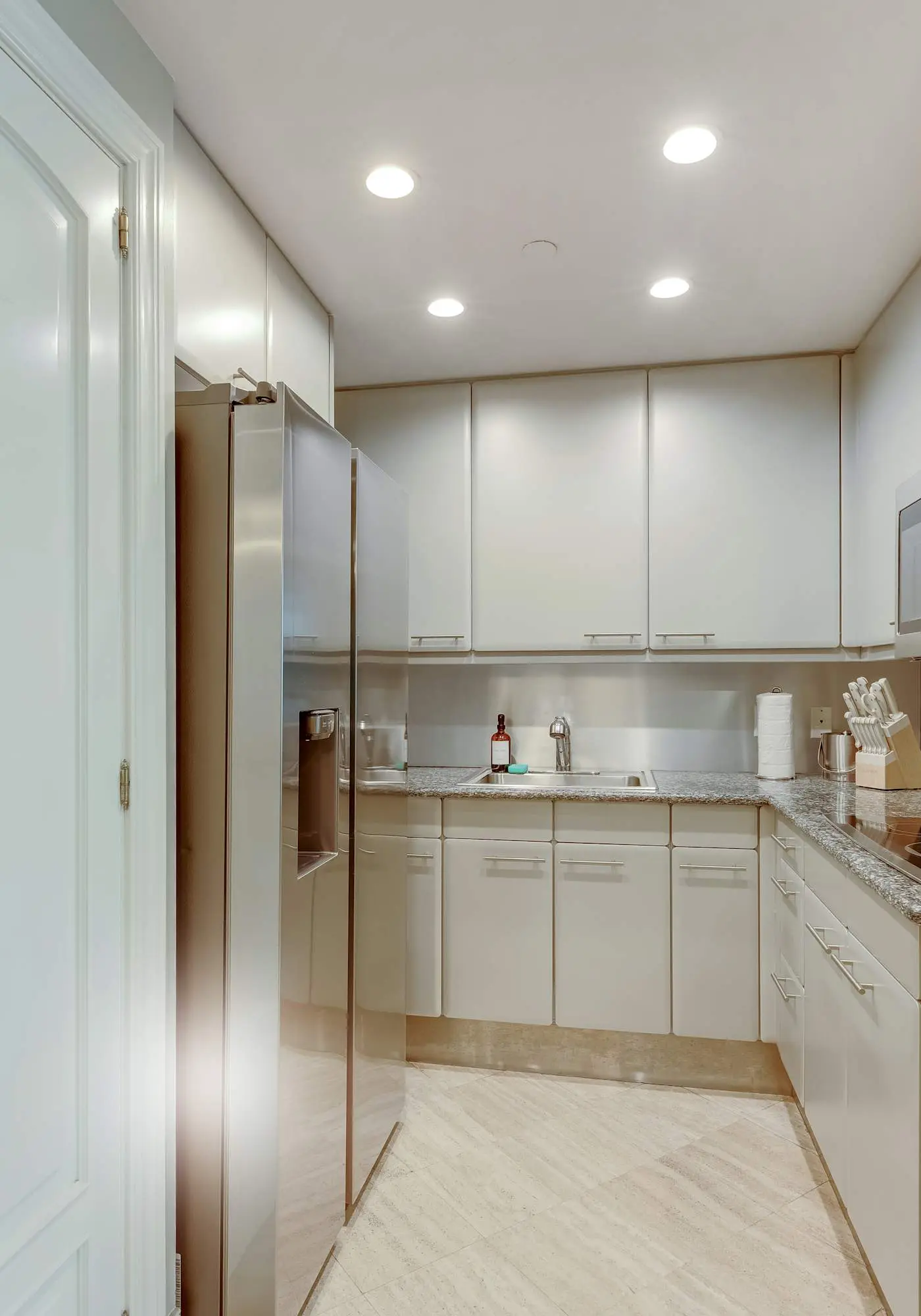 Oceanfront Retreat- South Beach, Pool, Amenities