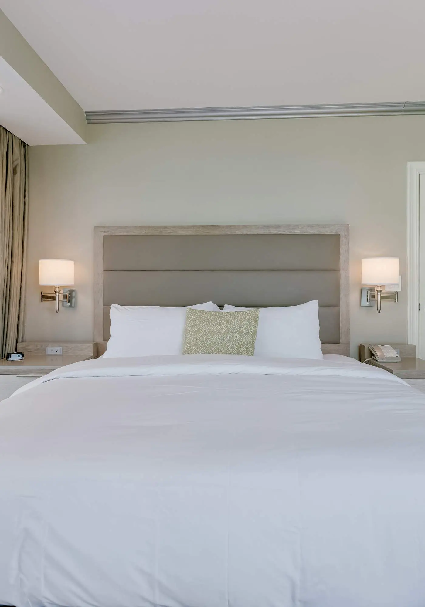 Oceanfront Retreat- South Beach, Pool, Amenities