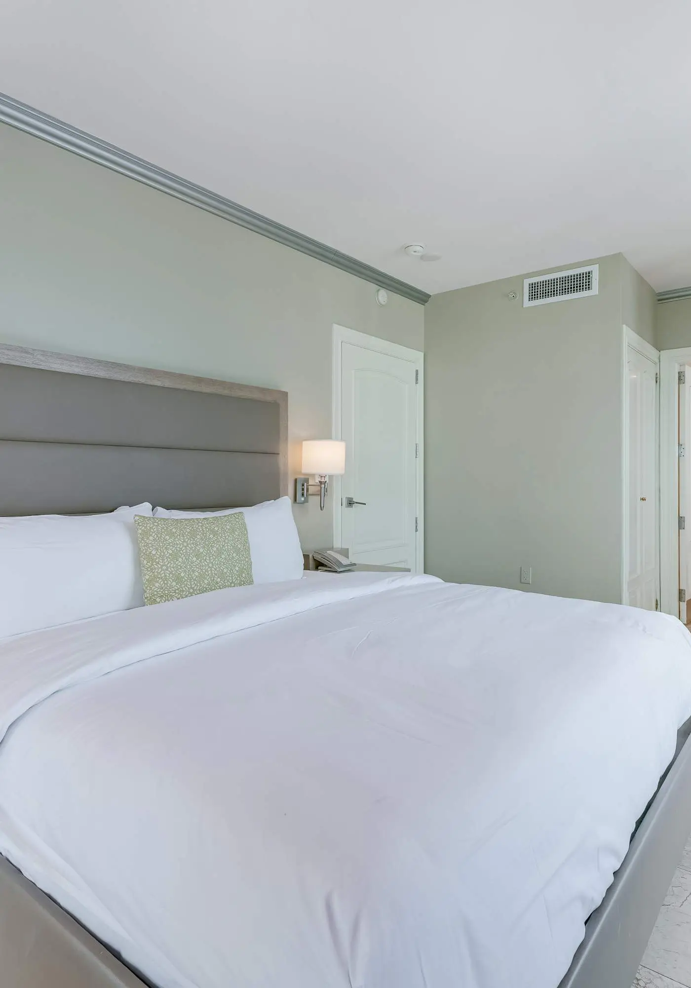 Oceanfront Retreat- South Beach, Pool, Amenities