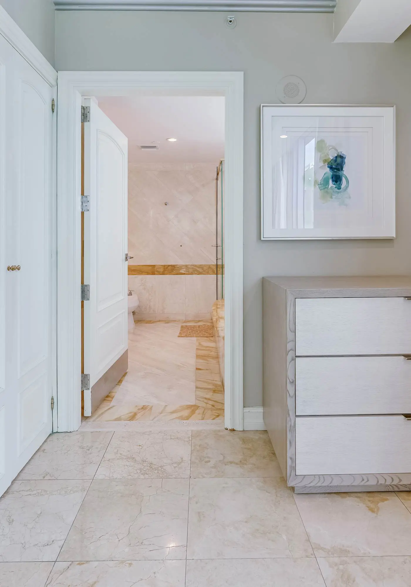 Oceanfront Retreat- South Beach, Pool, Amenities