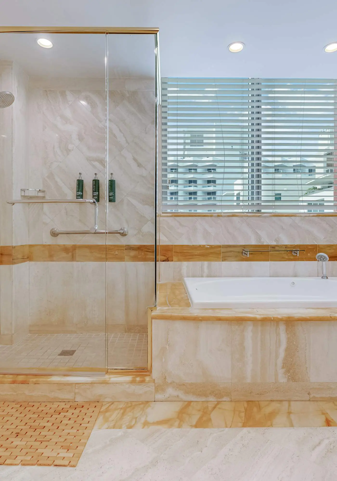 Oceanfront Retreat- South Beach, Pool, Amenities