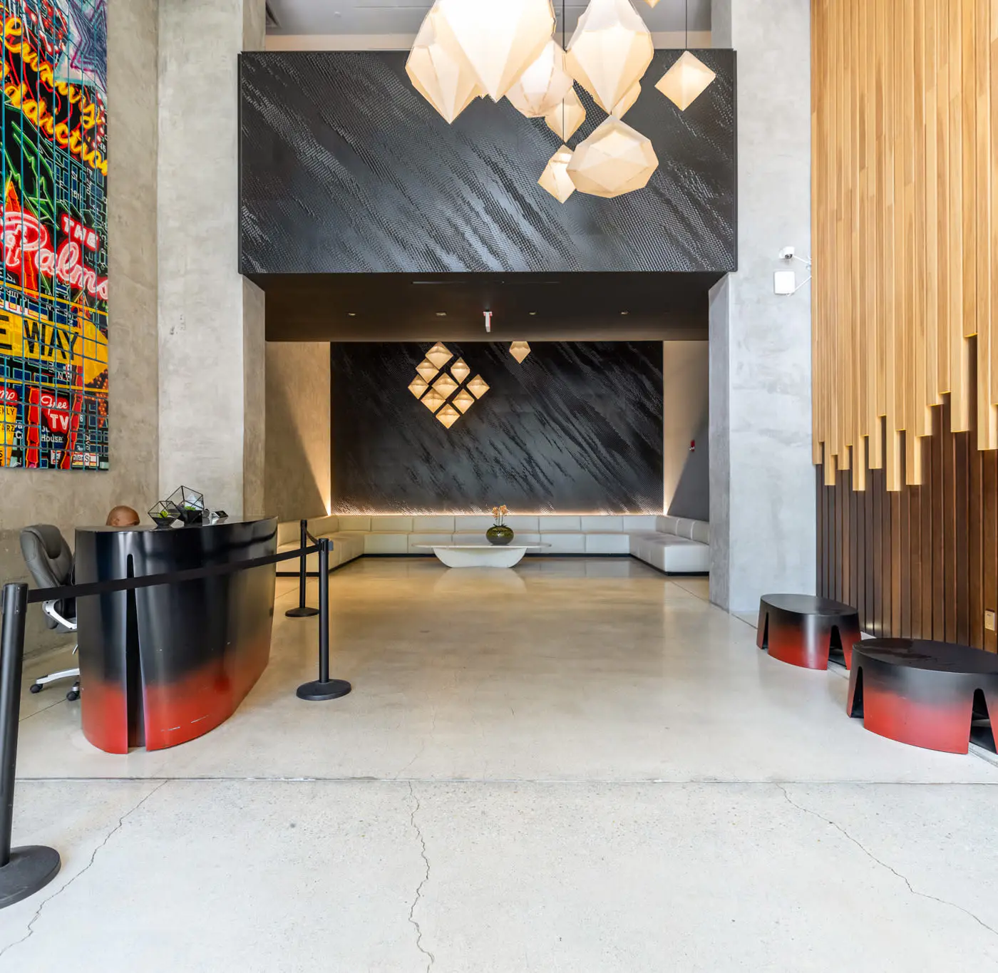 Skyline Studio with Rooftop Pool & Parking