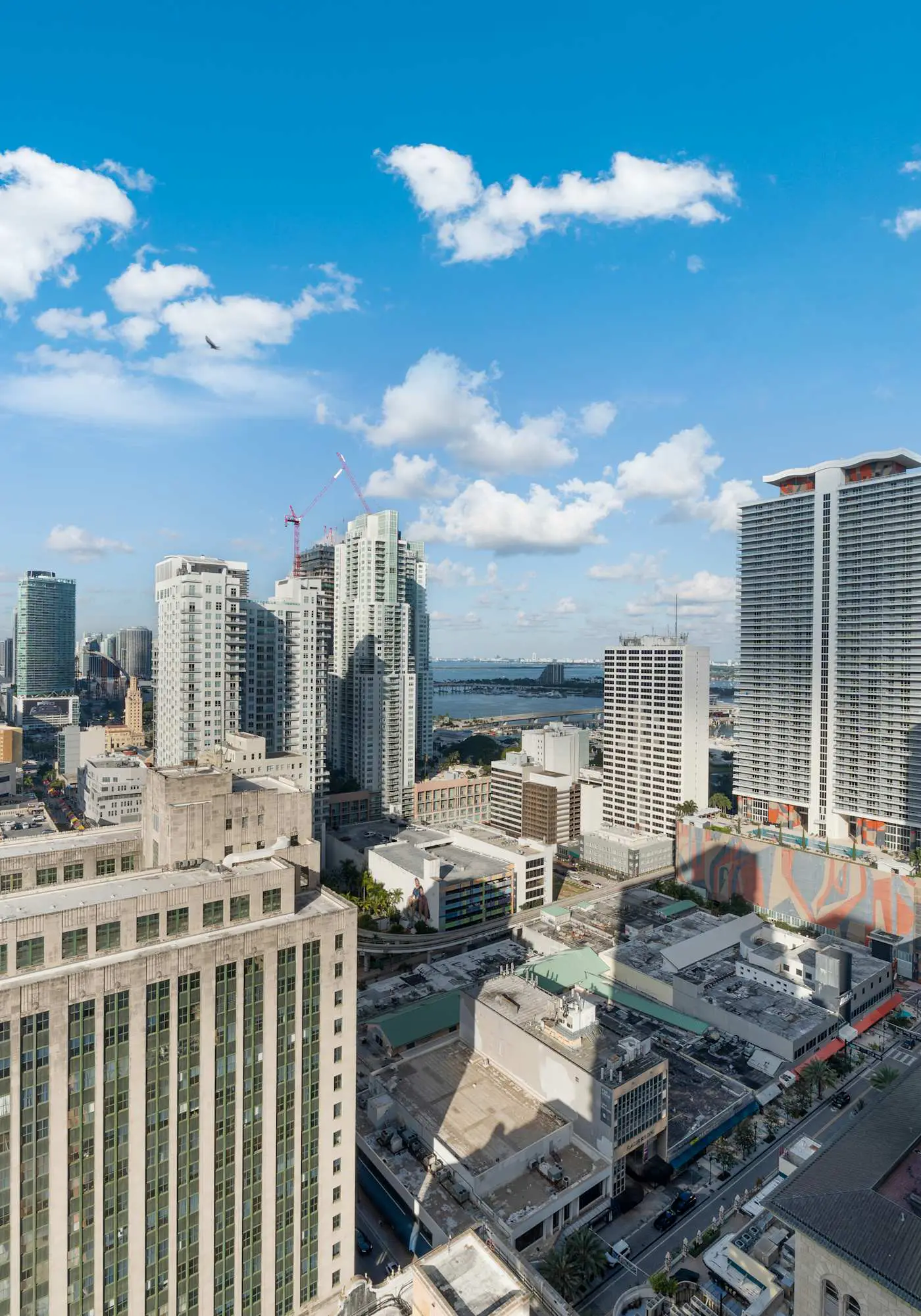 Skyline Studio with Rooftop Pool & Parking