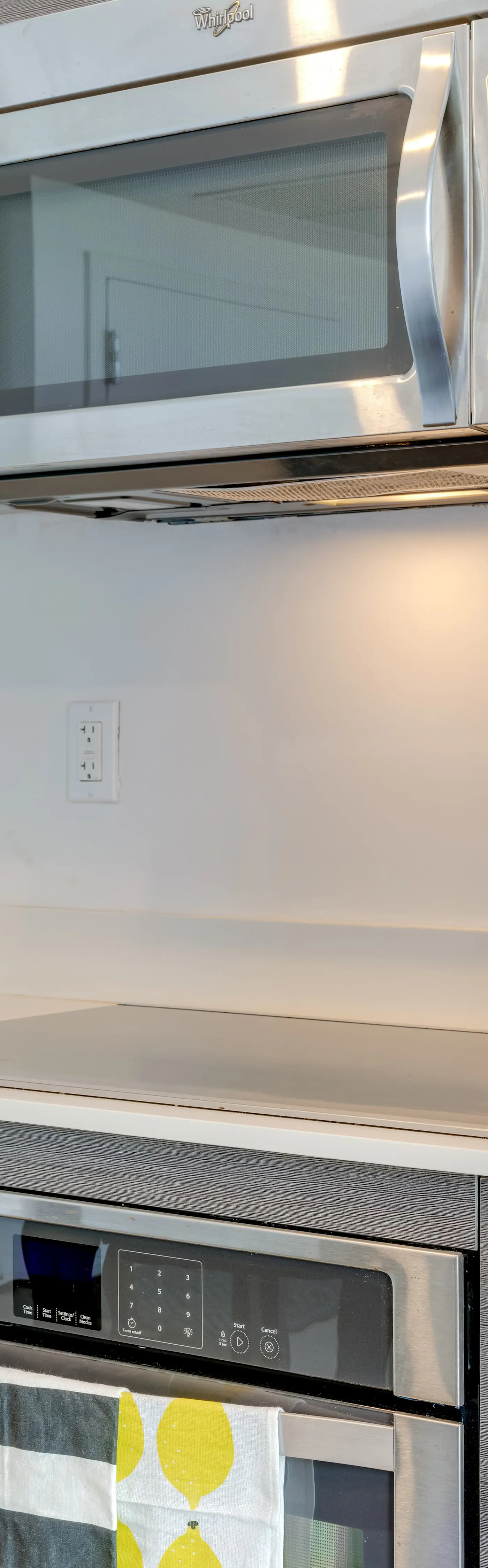 Skyline Studio with Rooftop Pool & Parking