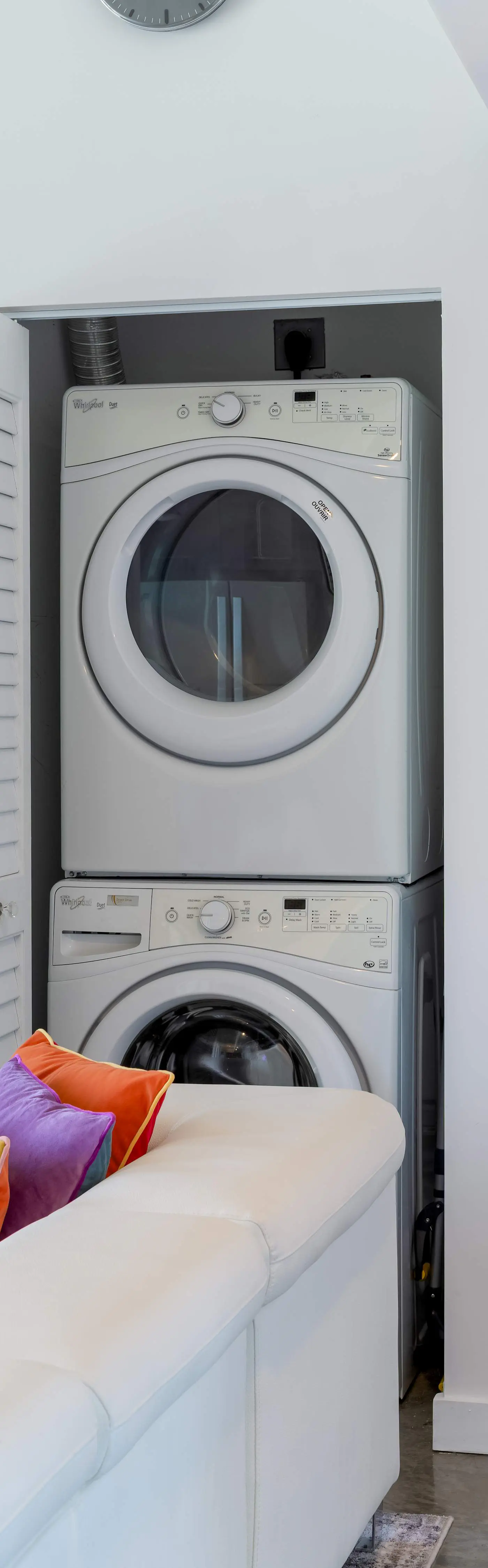 Skyline Studio with Rooftop Pool & Parking