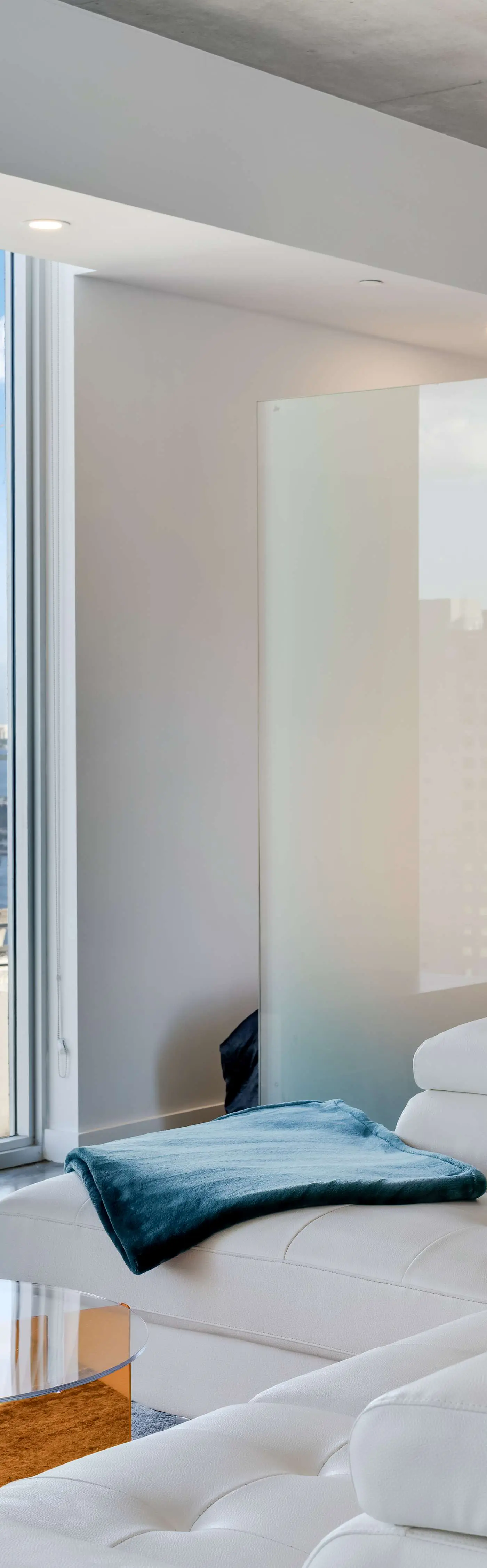 Skyline Studio with Rooftop Pool & Parking