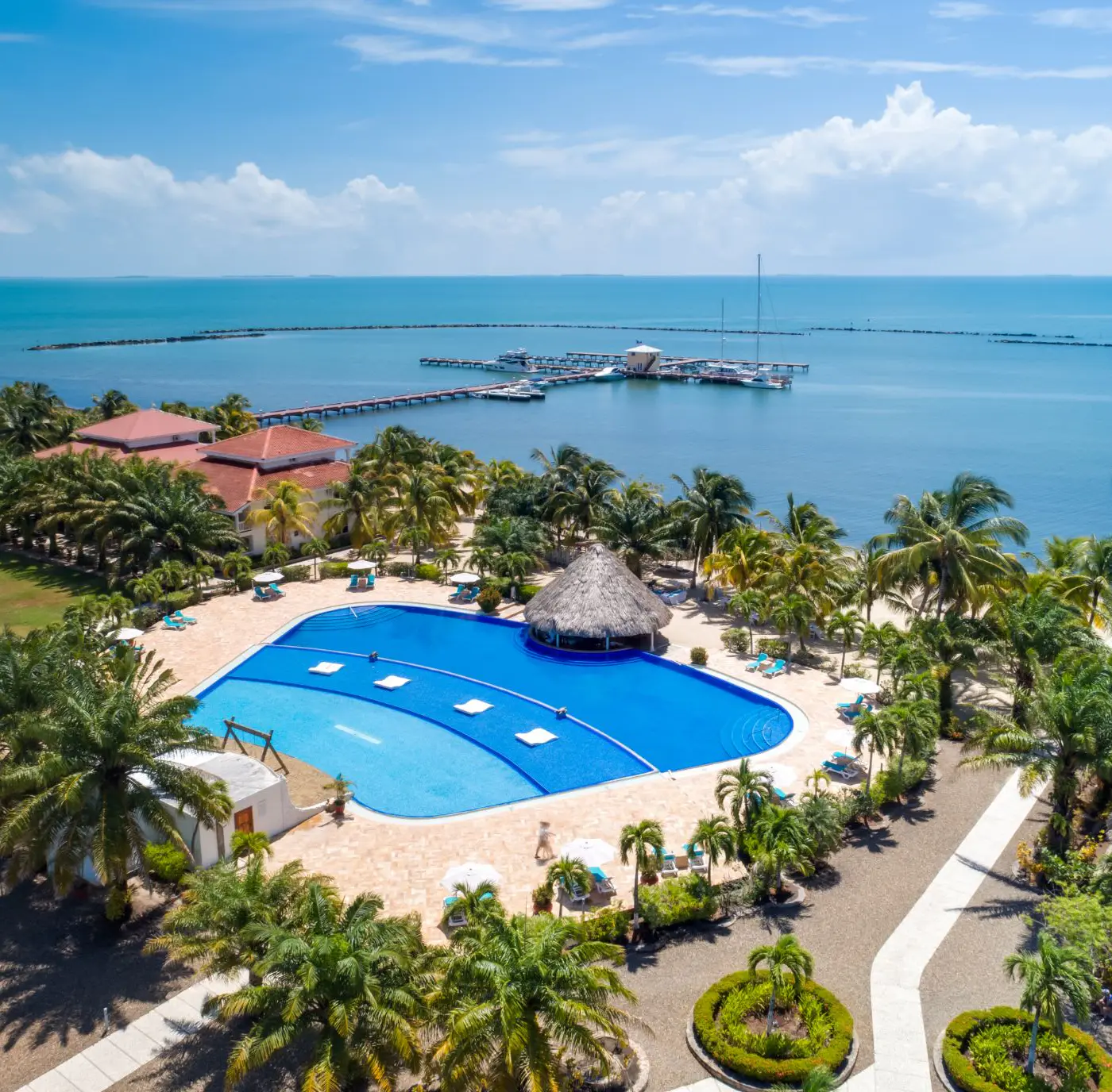 Ocean Crush- Beachfront, Pool, Tiki Bar, Pier