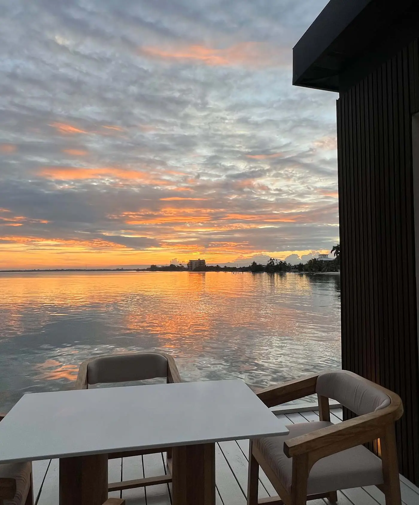 Sunset Surf- Oceanview, Pool, Tiki Bar, Pier