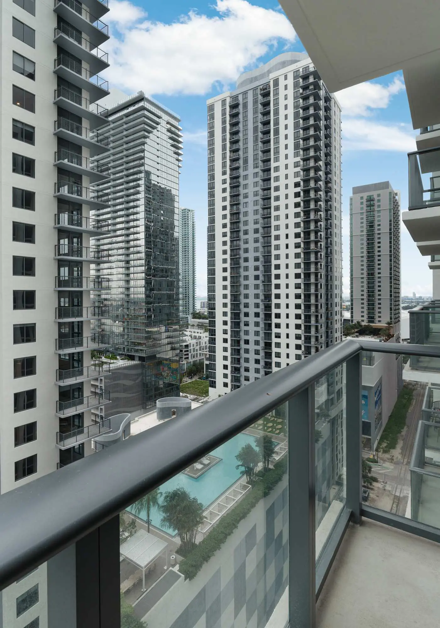 Sky Sanctuary with Rooftop Pool & Hot tub