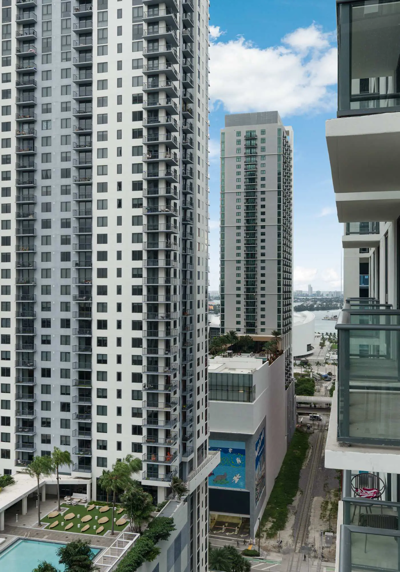 Sky Sanctuary with Rooftop Pool & Hot tub