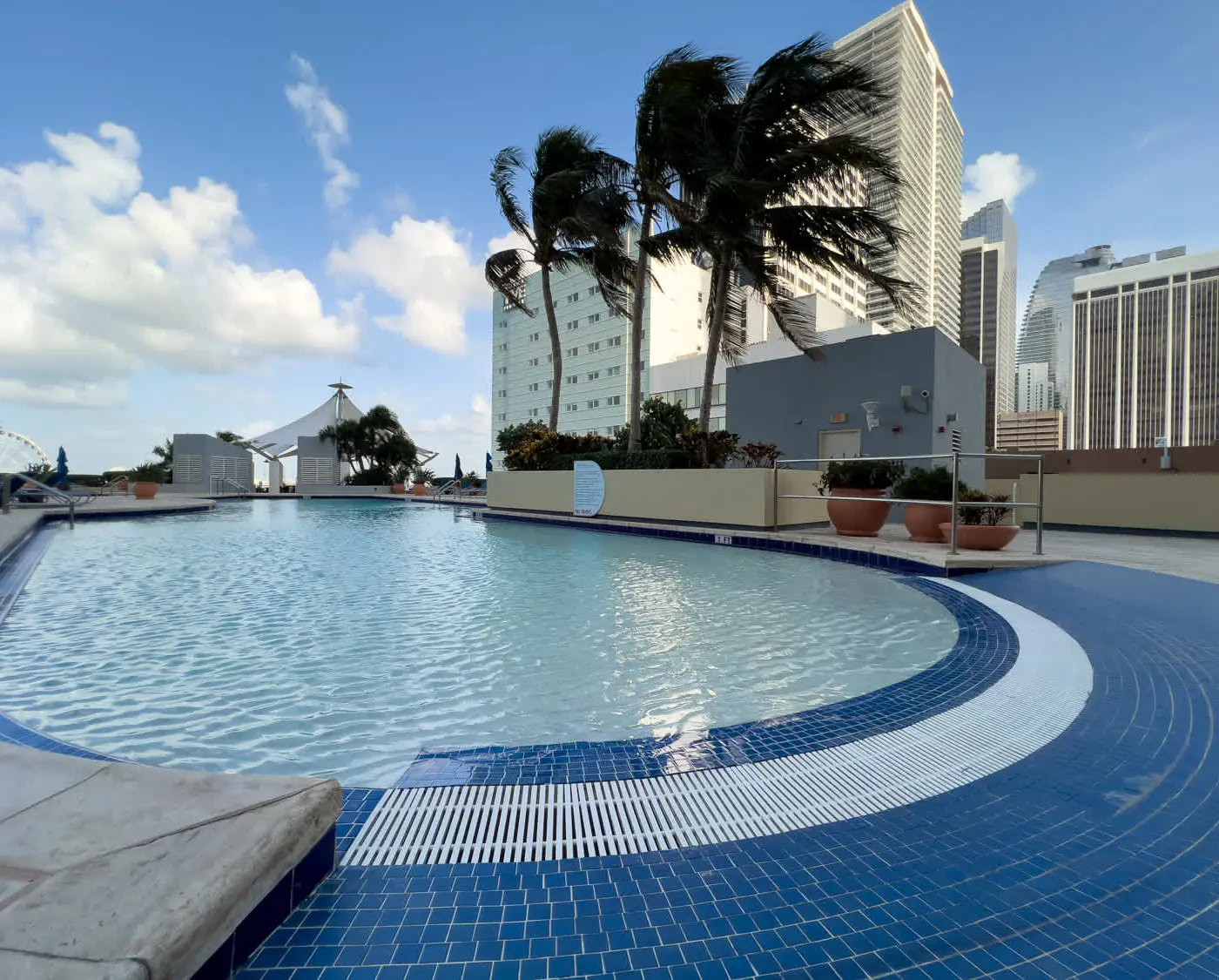 The Vizcayne Vibe- Sauna, Pool and Sundeck