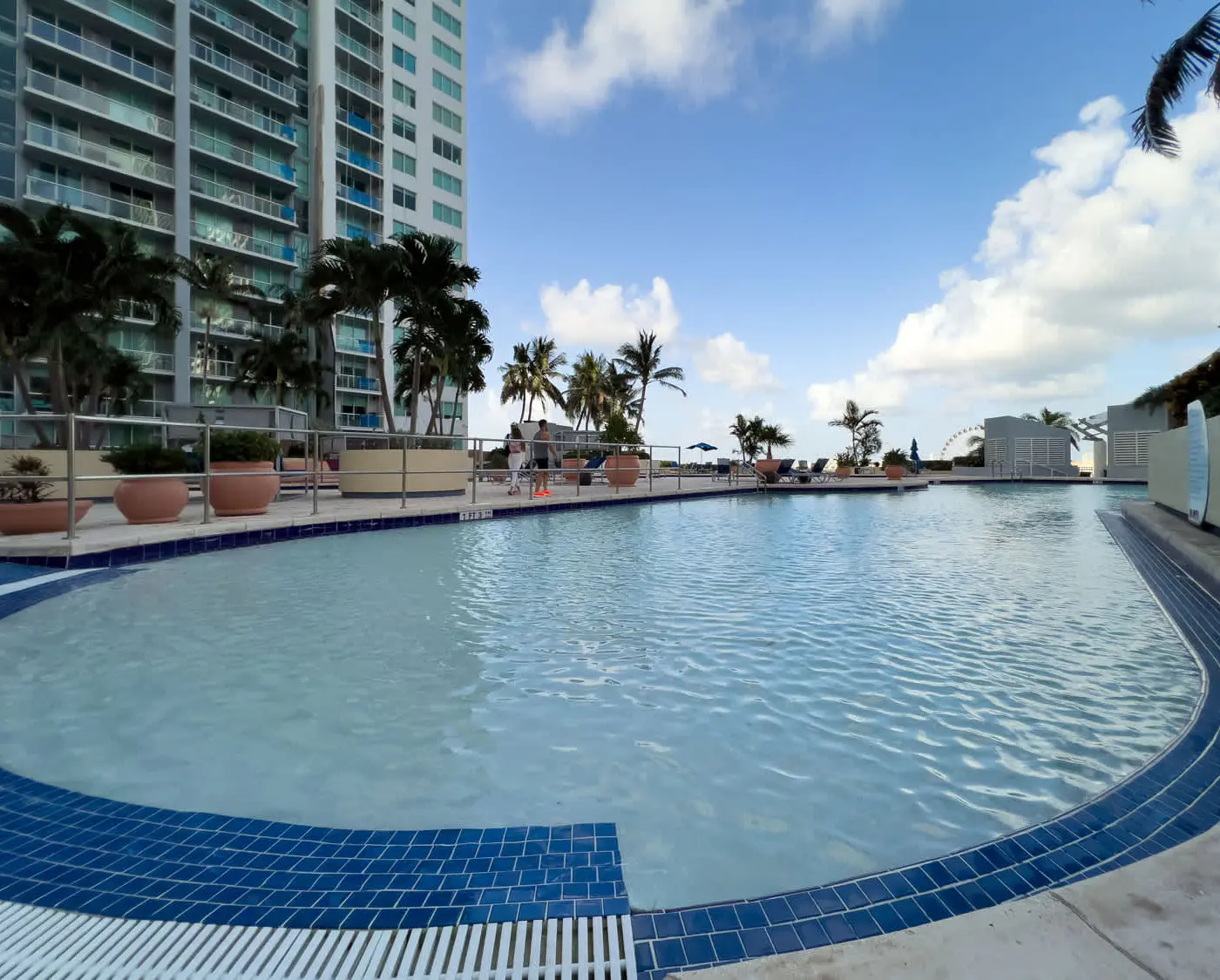 The Vizcayne Vibe- Sauna, Pool and Sundeck
